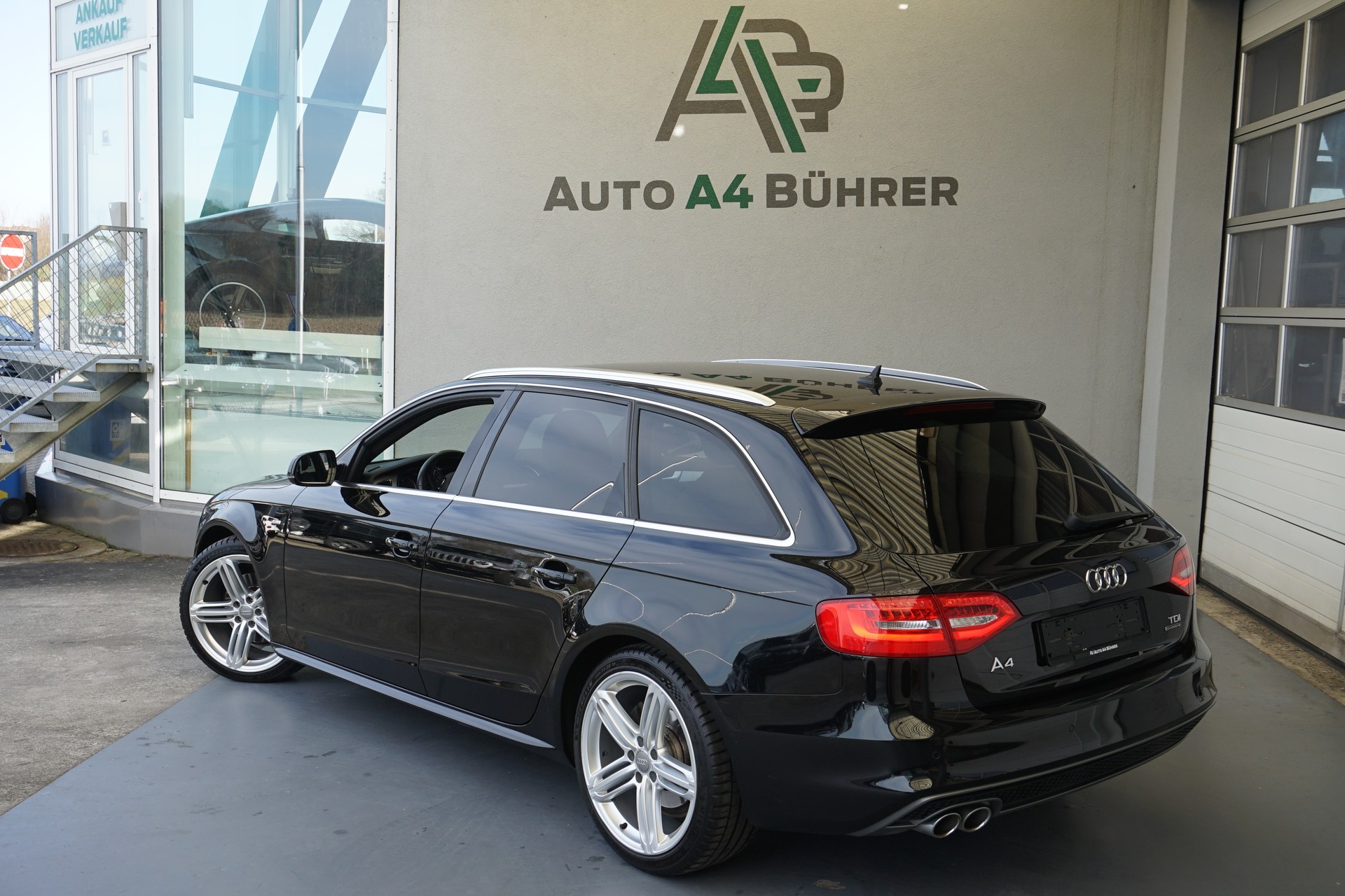 AUDI A4 Avant 2.0 TDI quattro S-Line 190PS-image-6