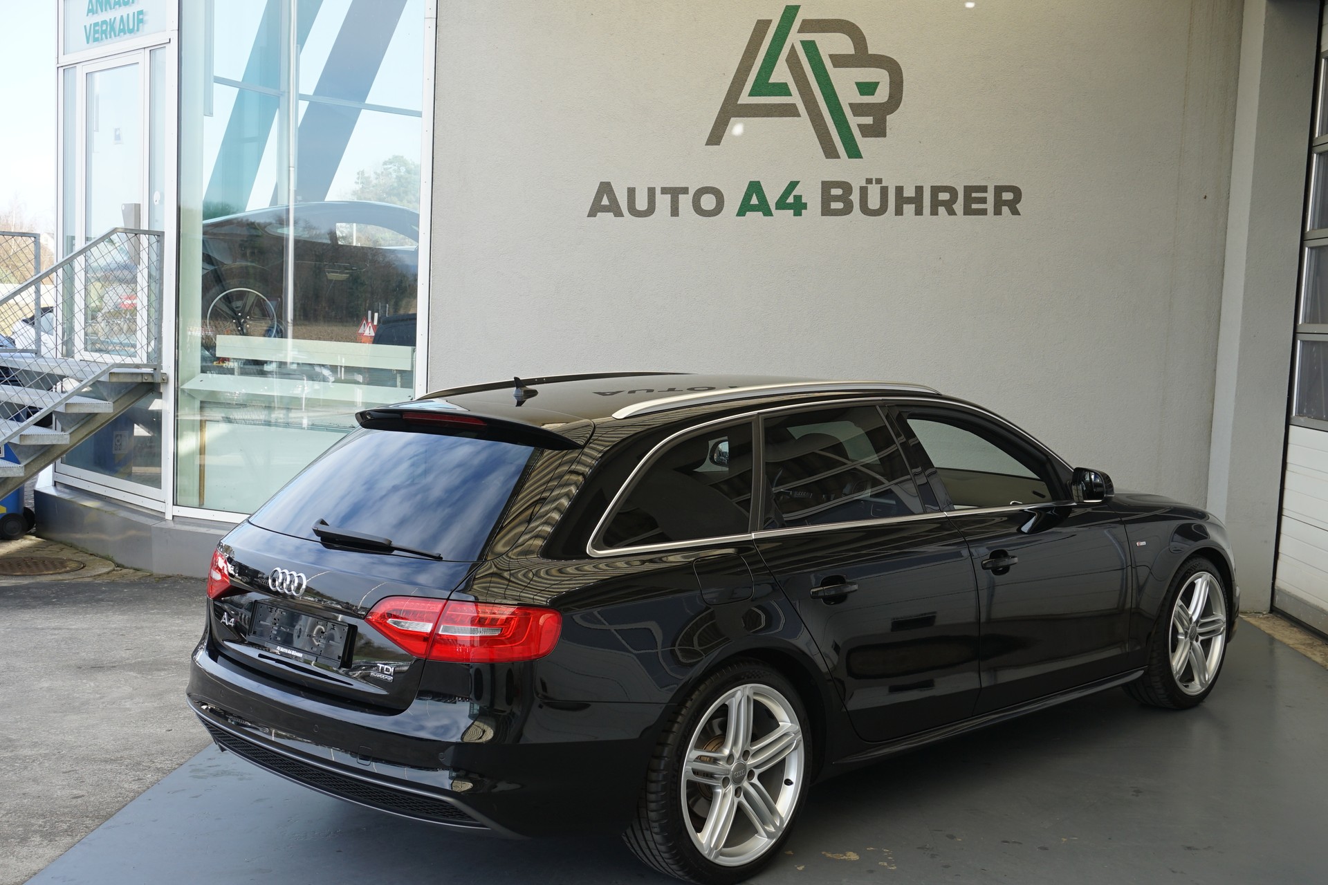 AUDI A4 Avant 2.0 TDI quattro S-Line 190PS-image-8