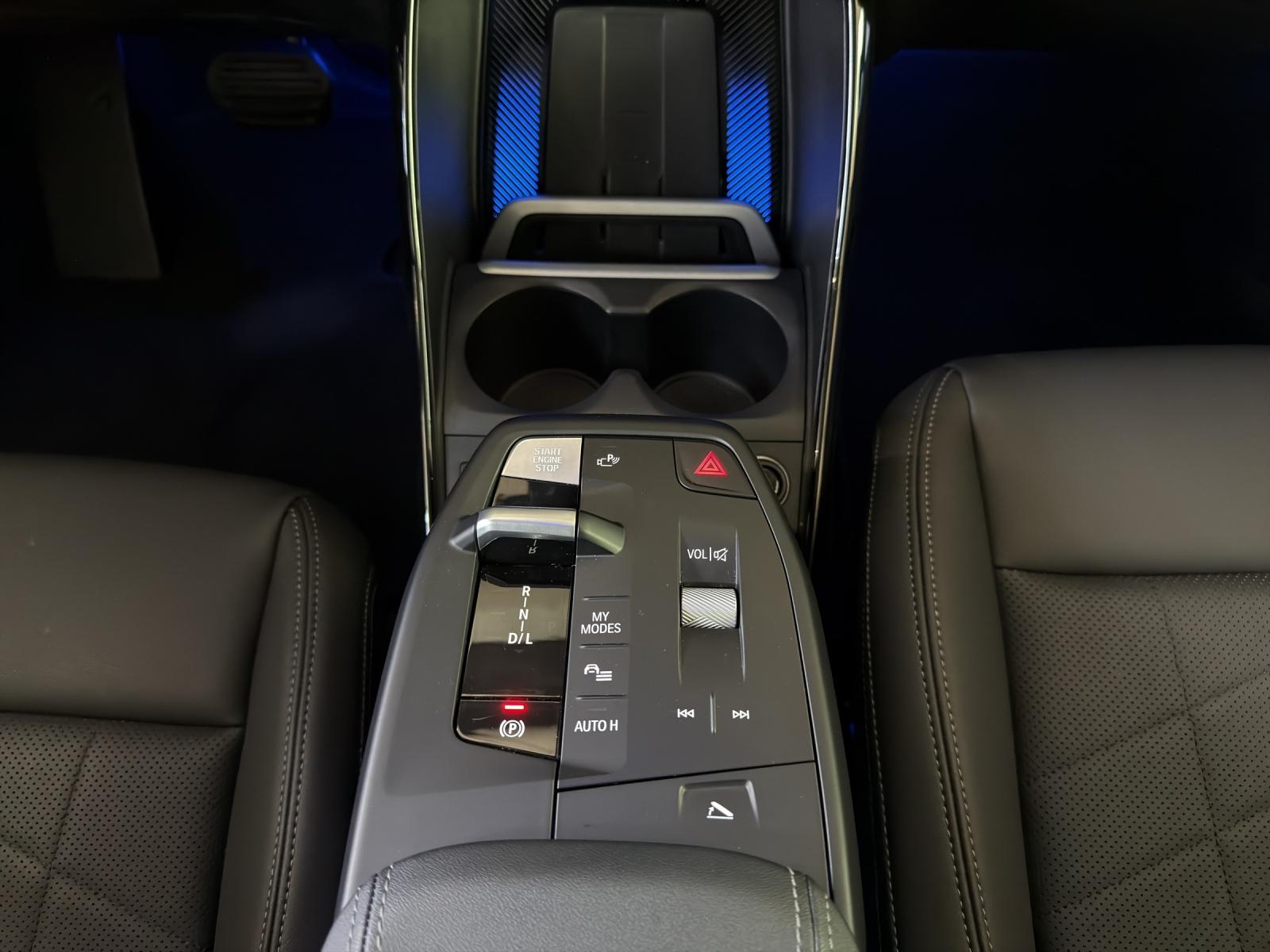 BMW 218d Active Tourer-image-11