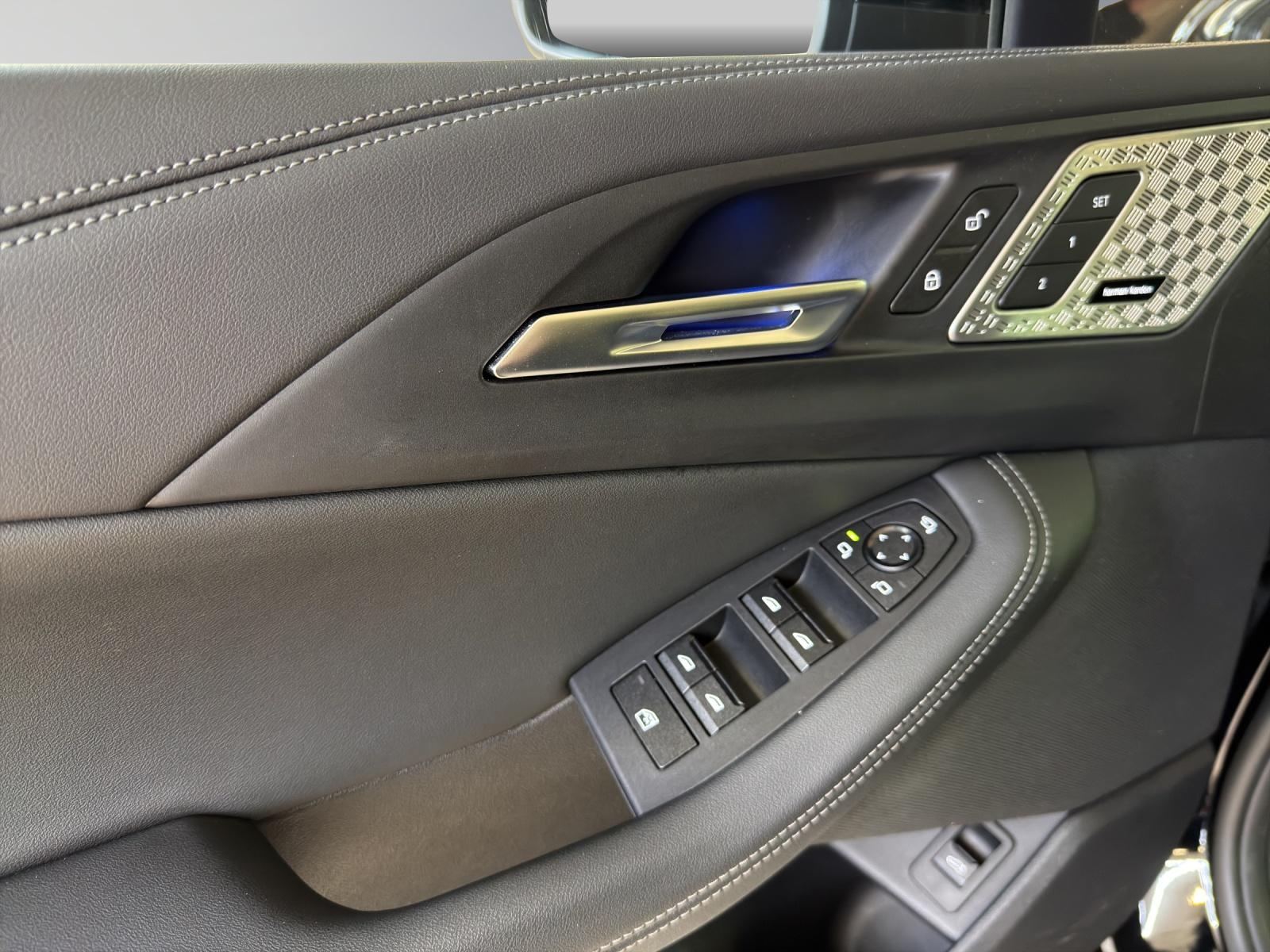 BMW 218d Active Tourer-image-7
