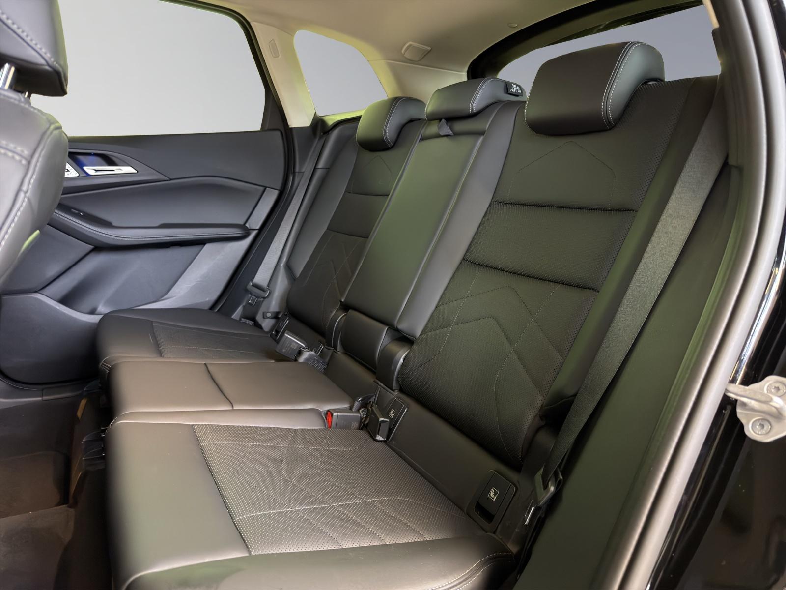 BMW 218d Active Tourer-image-8
