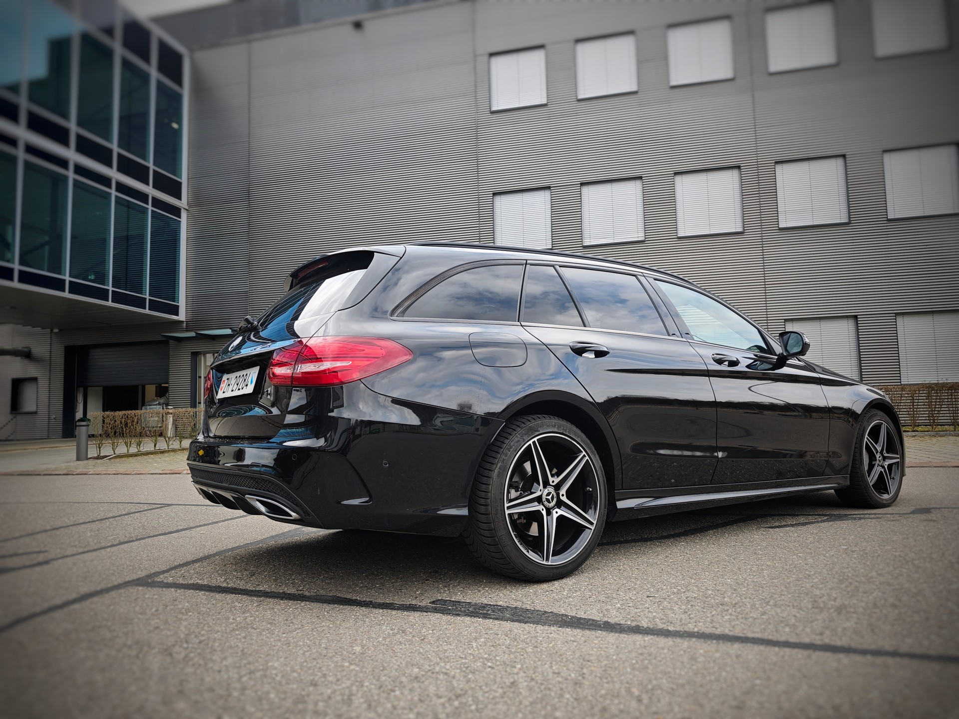 MERCEDES-BENZ C 250 d AMG Line 4m Kombi-image-1