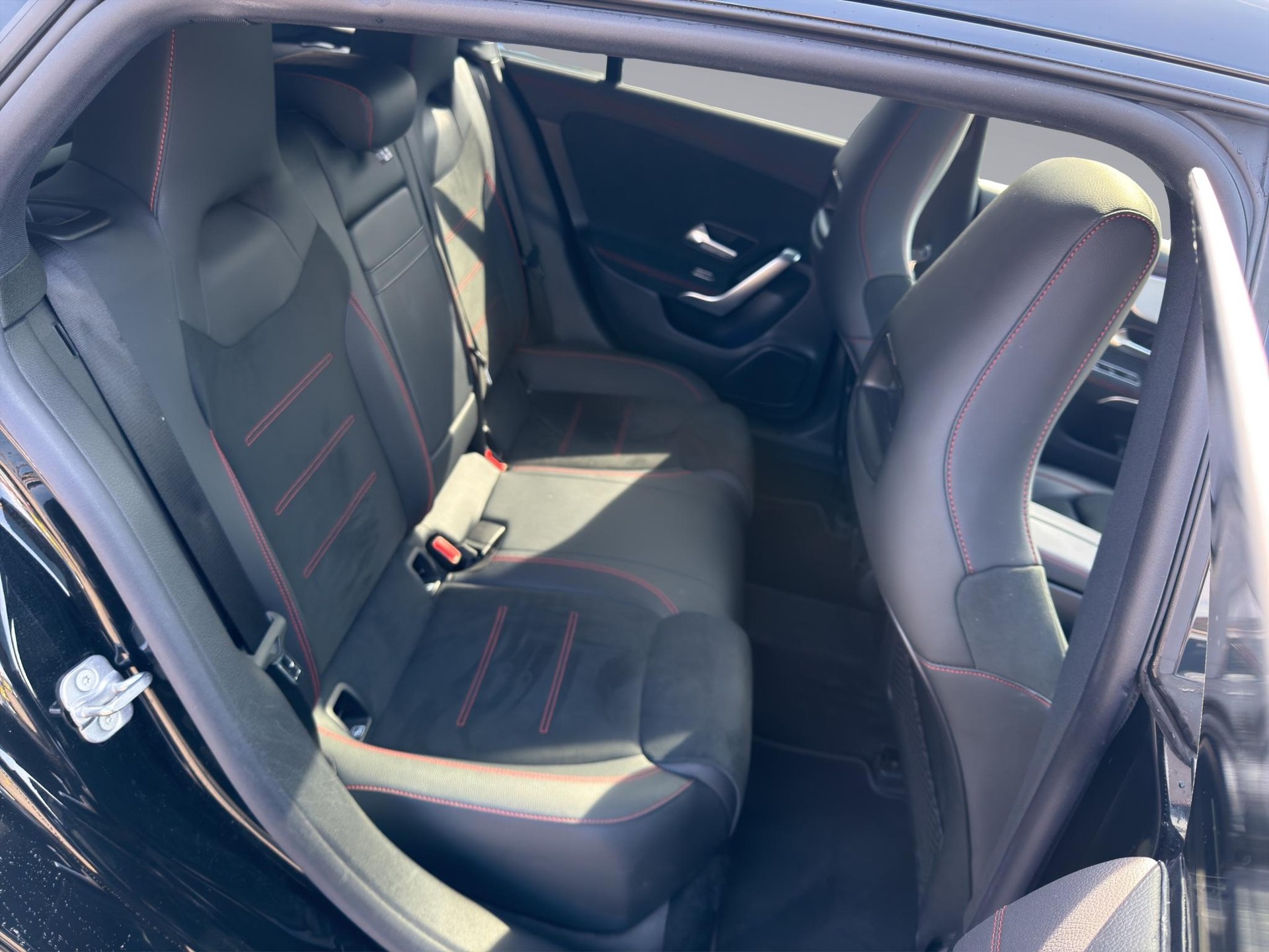 MERCEDES-BENZ CLA 250 AMG Line 4matic Shooting Brake-image-16