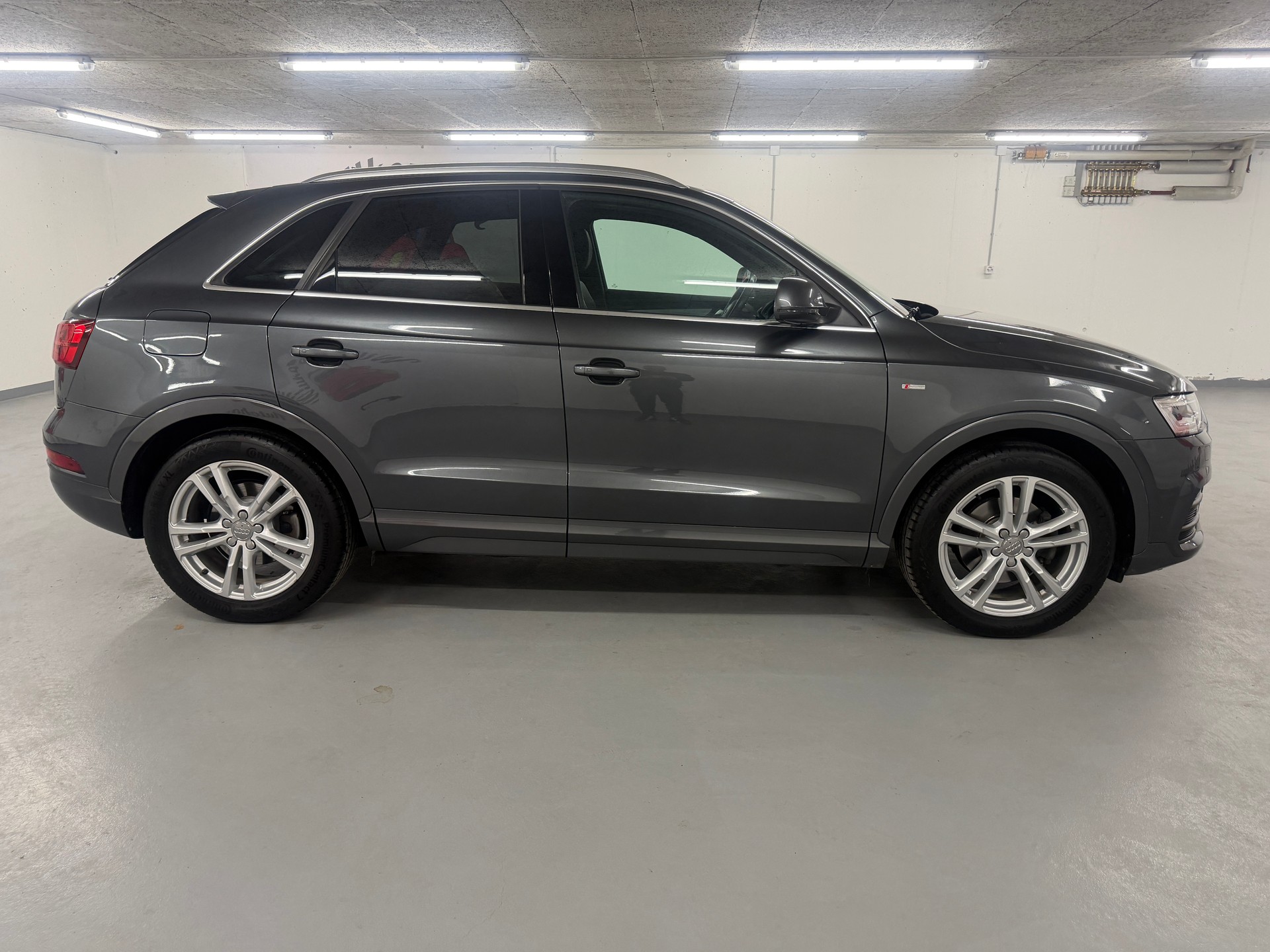 AUDI Q3 2.0 TDI sport quattro S-tronic-showroom-element-3
