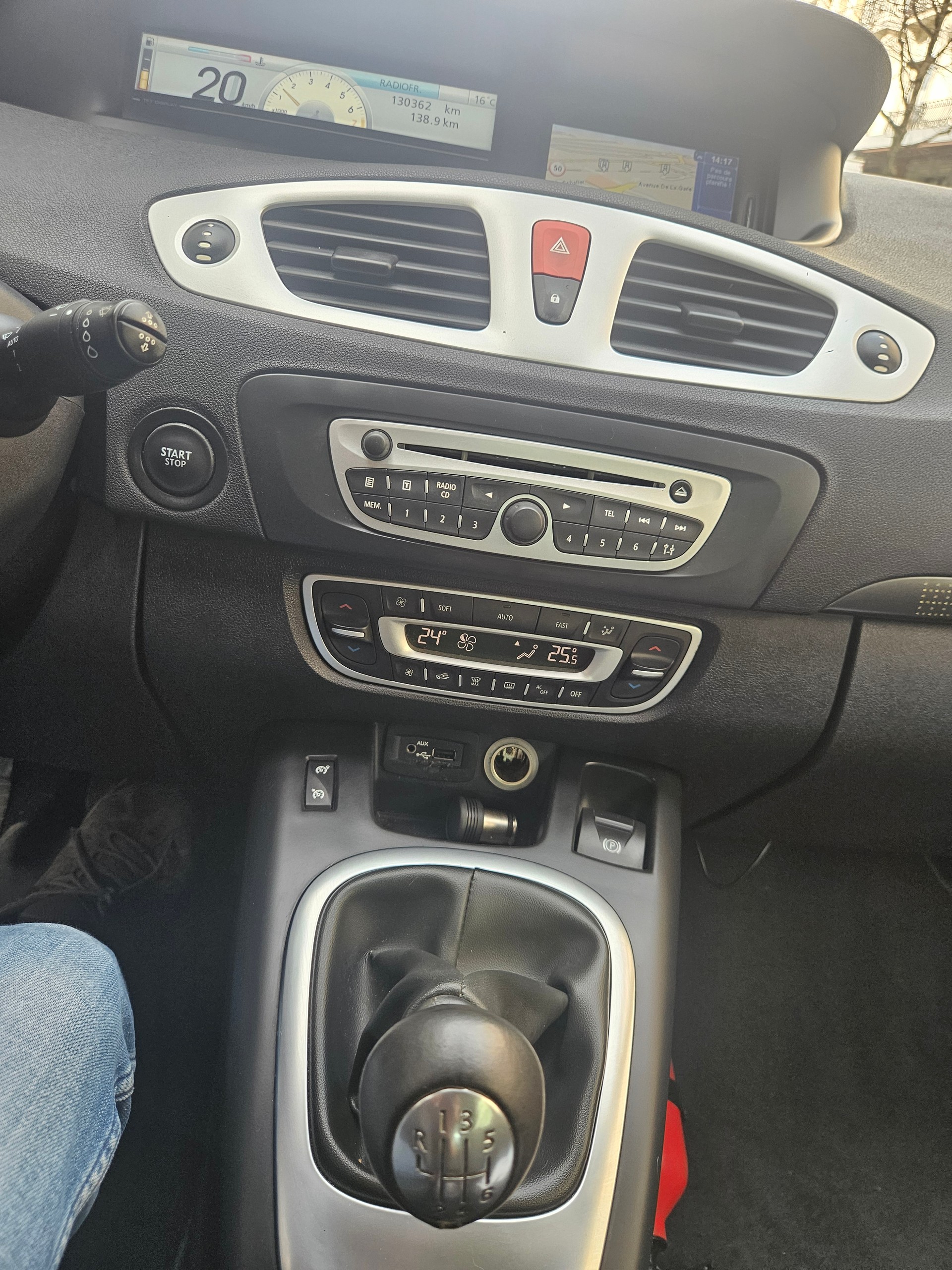 RENAULT Grand Scénic 1.4 16V Turbo Privilège-image-1