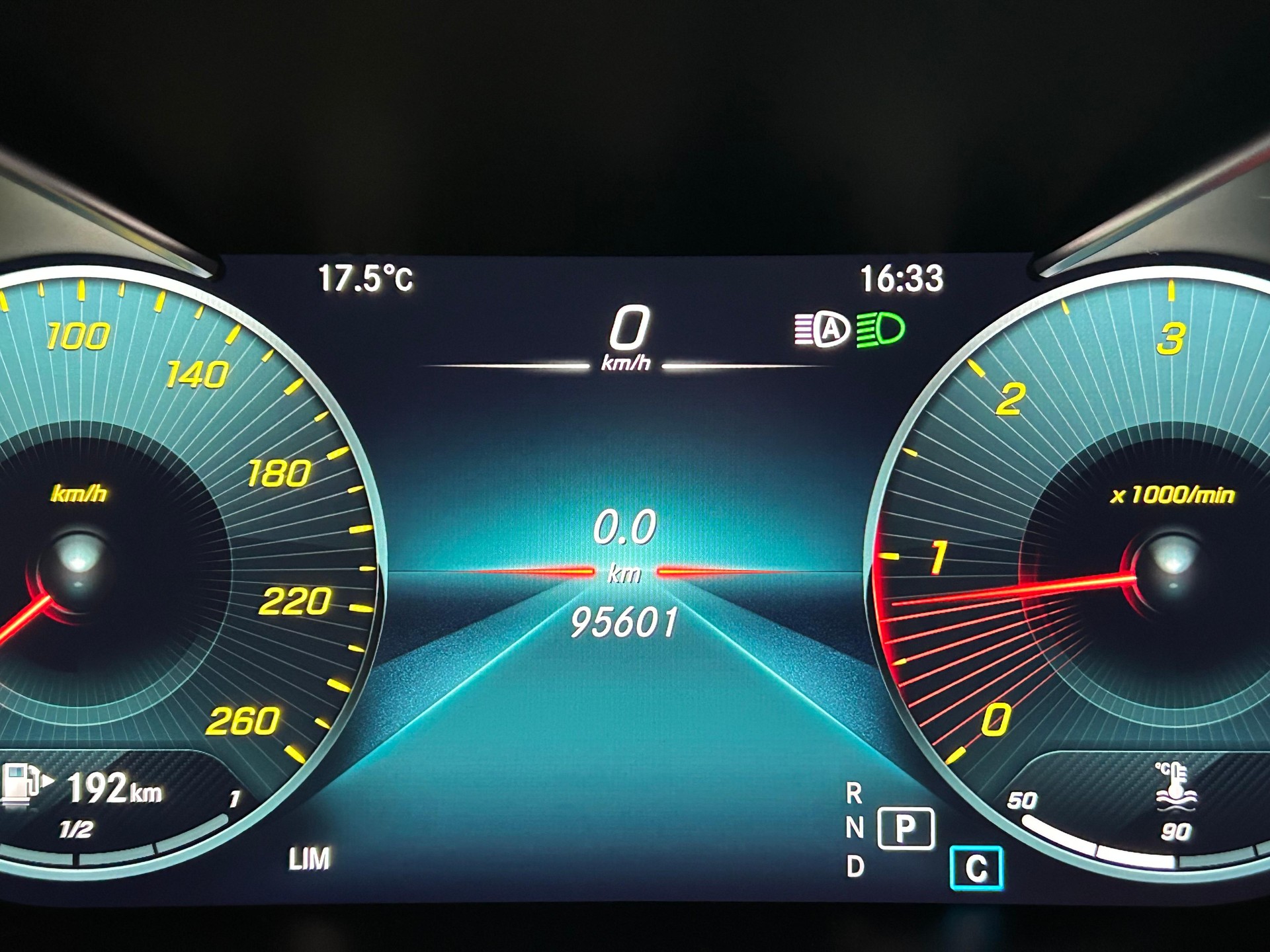 MERCEDES-BENZ GLC 220 d AMG Line 4m-image-8