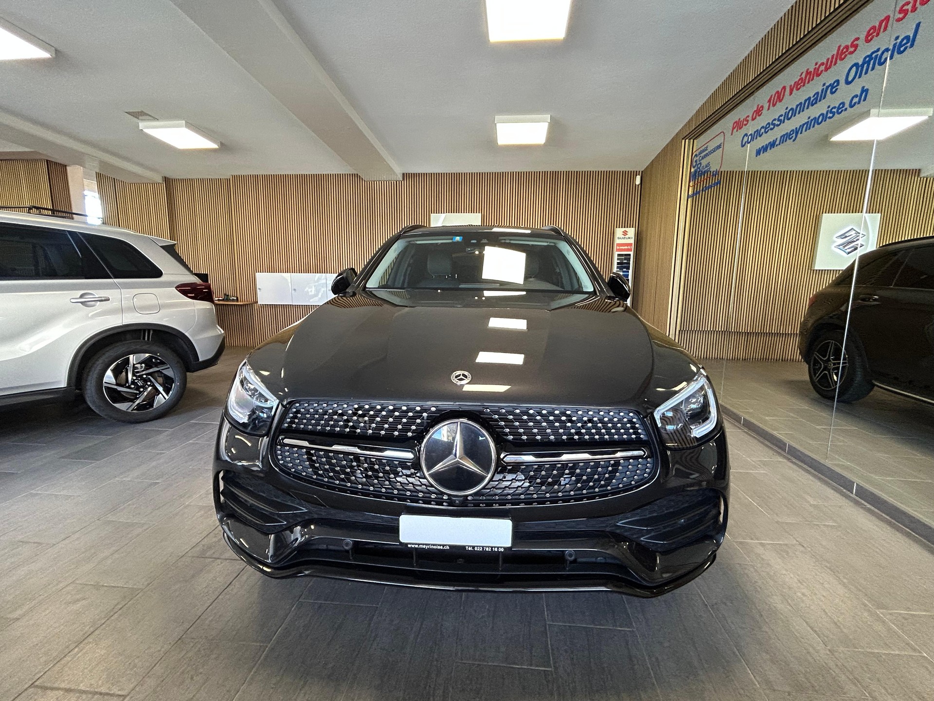 MERCEDES-BENZ GLC 220 d AMG Line 4m-image-3