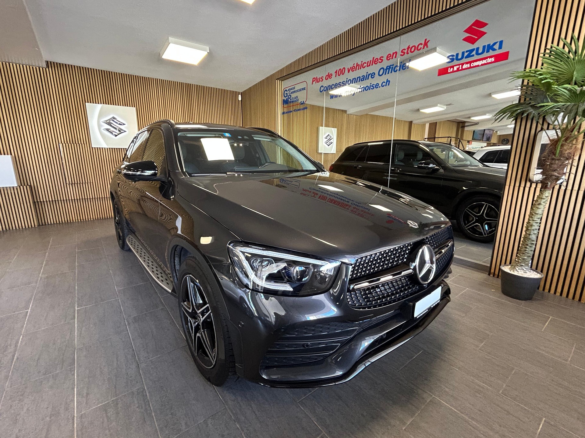 MERCEDES-BENZ GLC 220 d AMG Line 4m-image-1