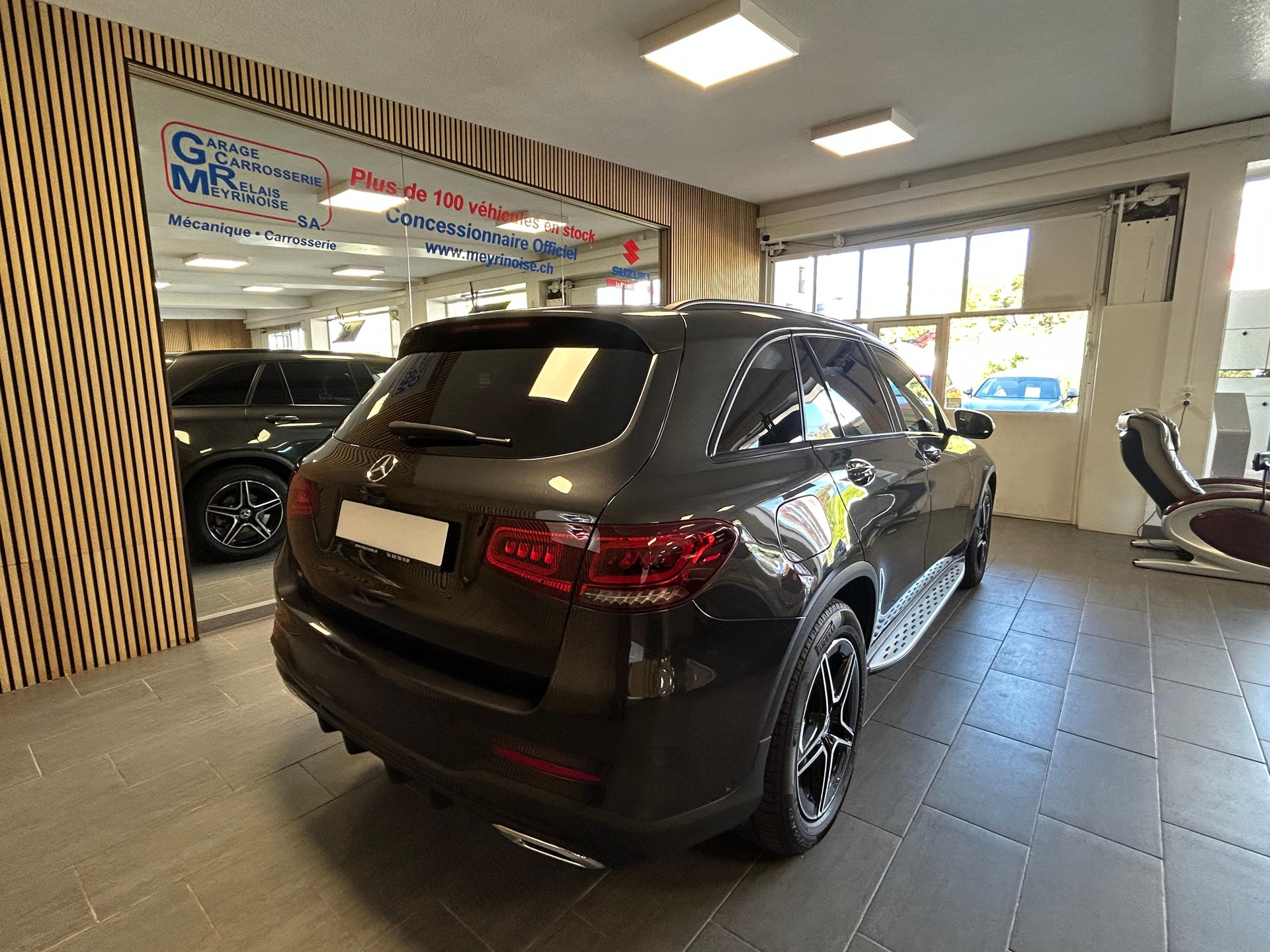 MERCEDES-BENZ GLC 220 d AMG Line 4m-image-6