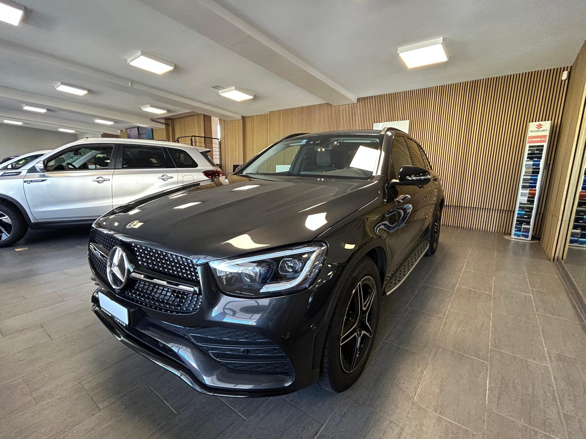MERCEDES-BENZ GLC 220 d AMG Line 4m-image-2
