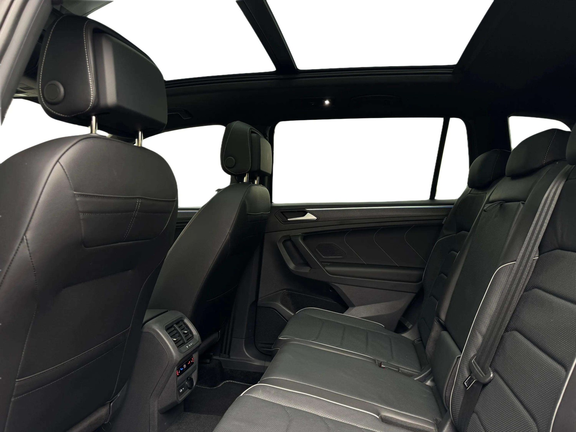 VW Tiguan Allspace 2.0TSI R-Line 4Motion DSG-image-21