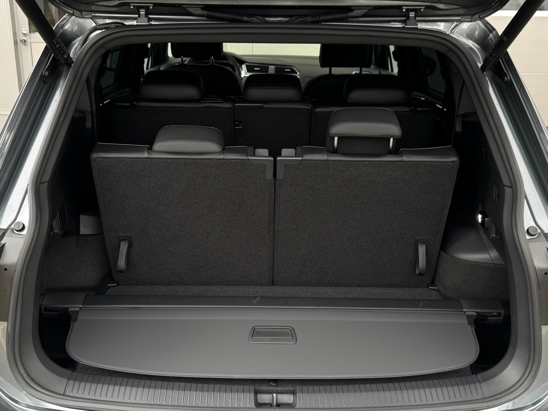 VW Tiguan Allspace 2.0TSI R-Line 4Motion DSG-image-23