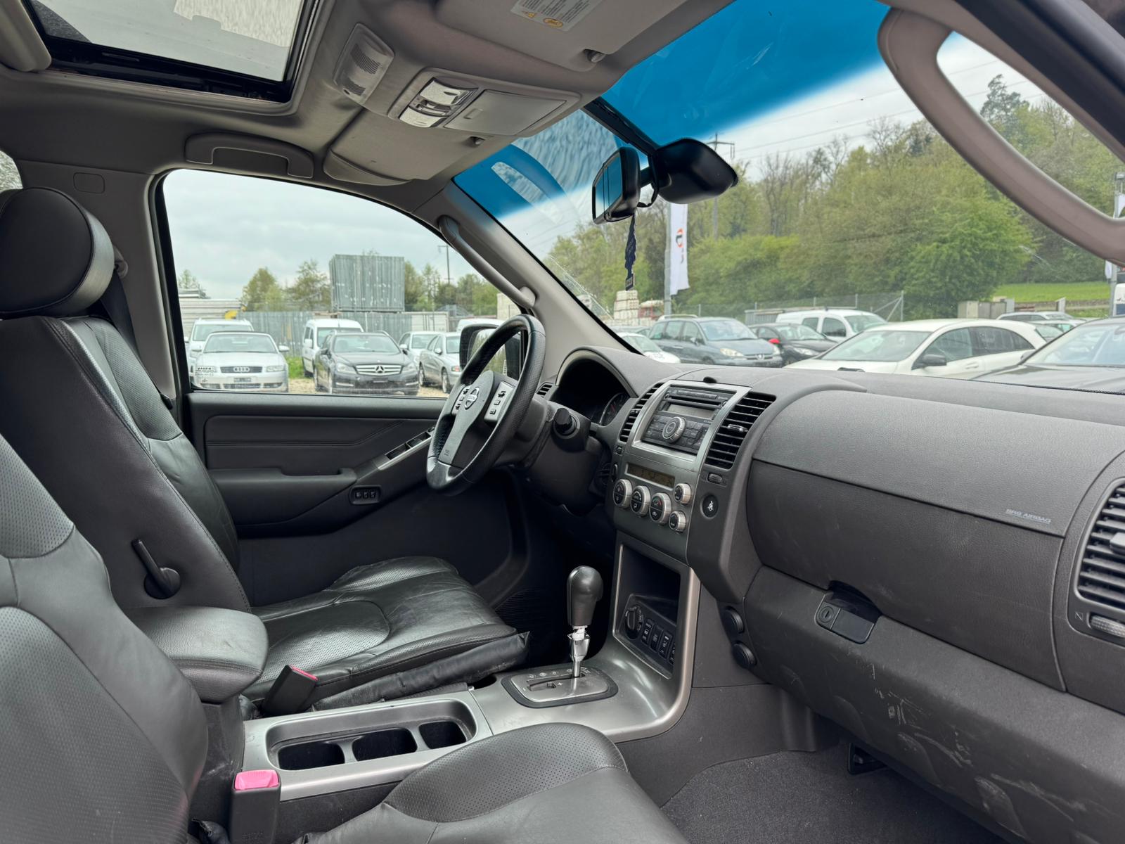 NISSAN Pathfinder 2.5 dCi LE-image-9