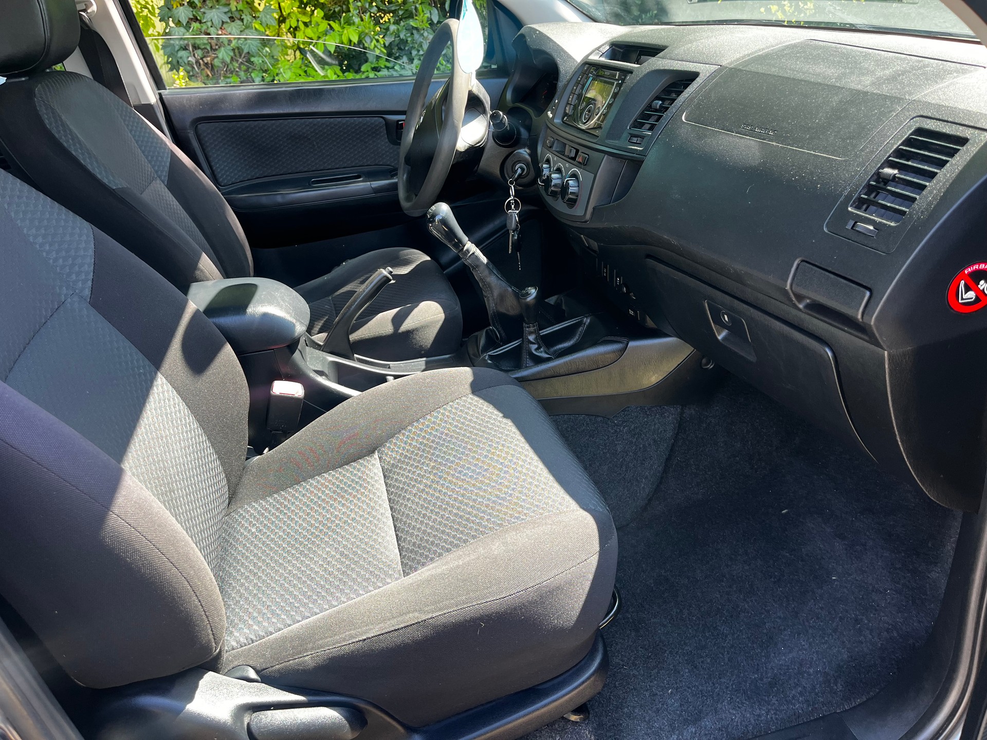 TOYOTA Hilux 2.5D 4WD Double Cab Luna-image-12