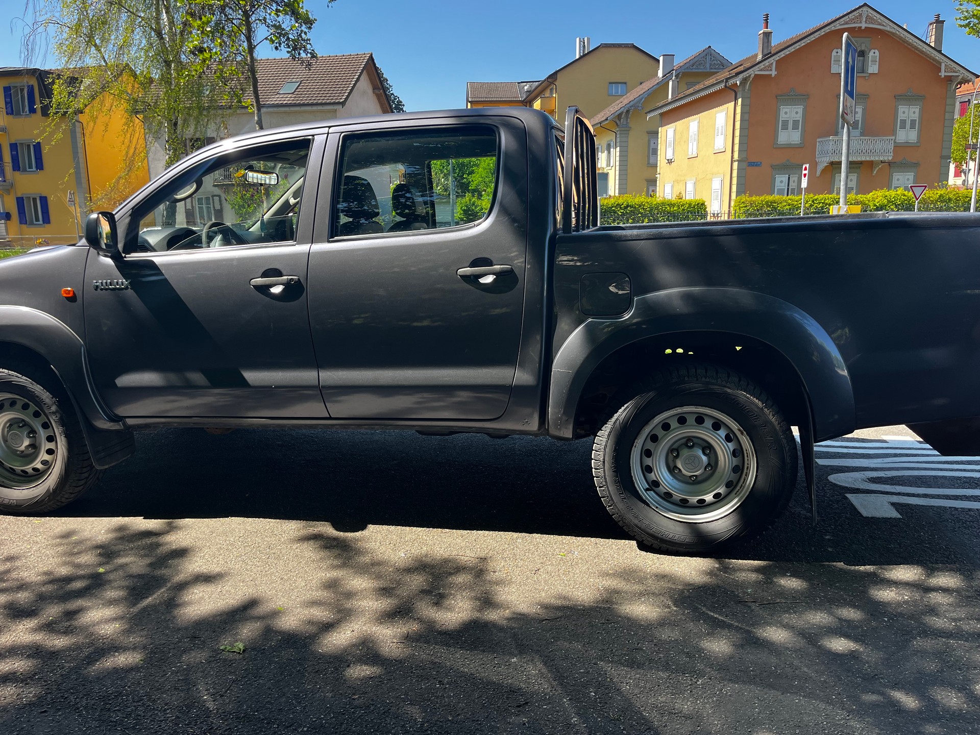 TOYOTA Hilux 2.5D 4WD Double Cab Luna-image-10