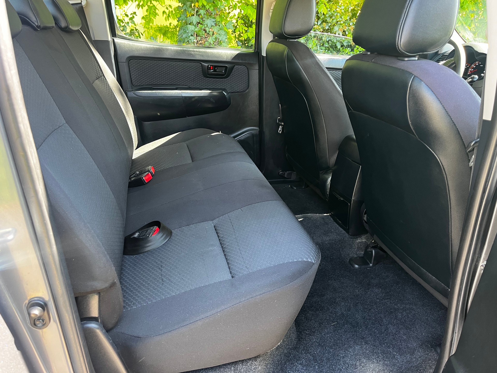 TOYOTA Hilux 2.5D 4WD Double Cab Luna-image-8