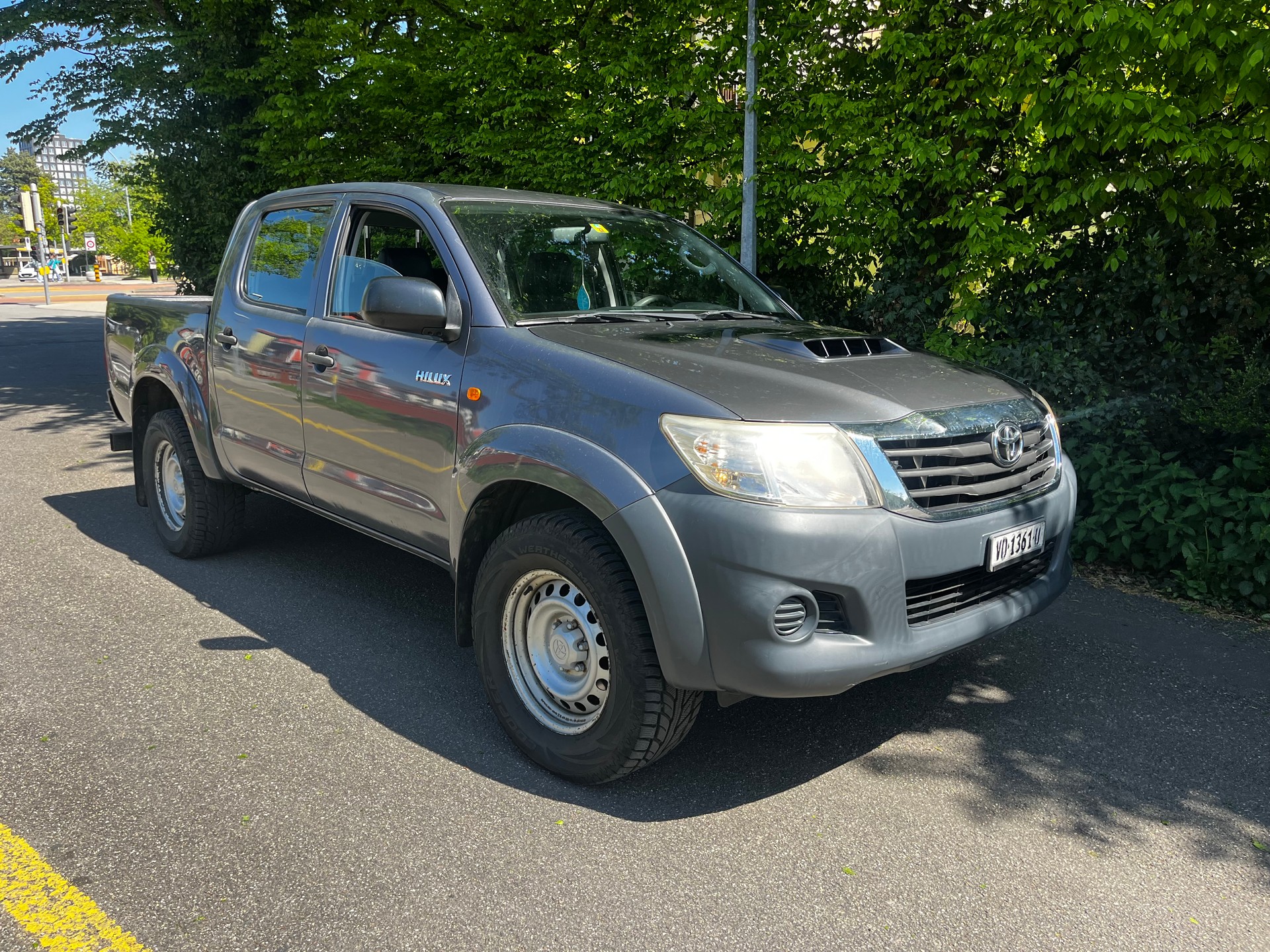 TOYOTA Hilux 2.5D 4WD Double Cab Luna-image-0