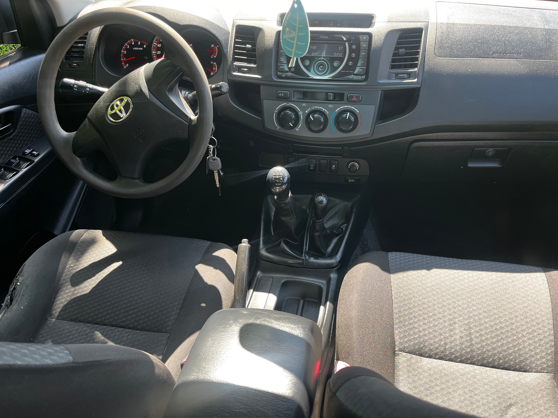 TOYOTA Hilux 2.5D 4WD Double Cab Luna-image-9