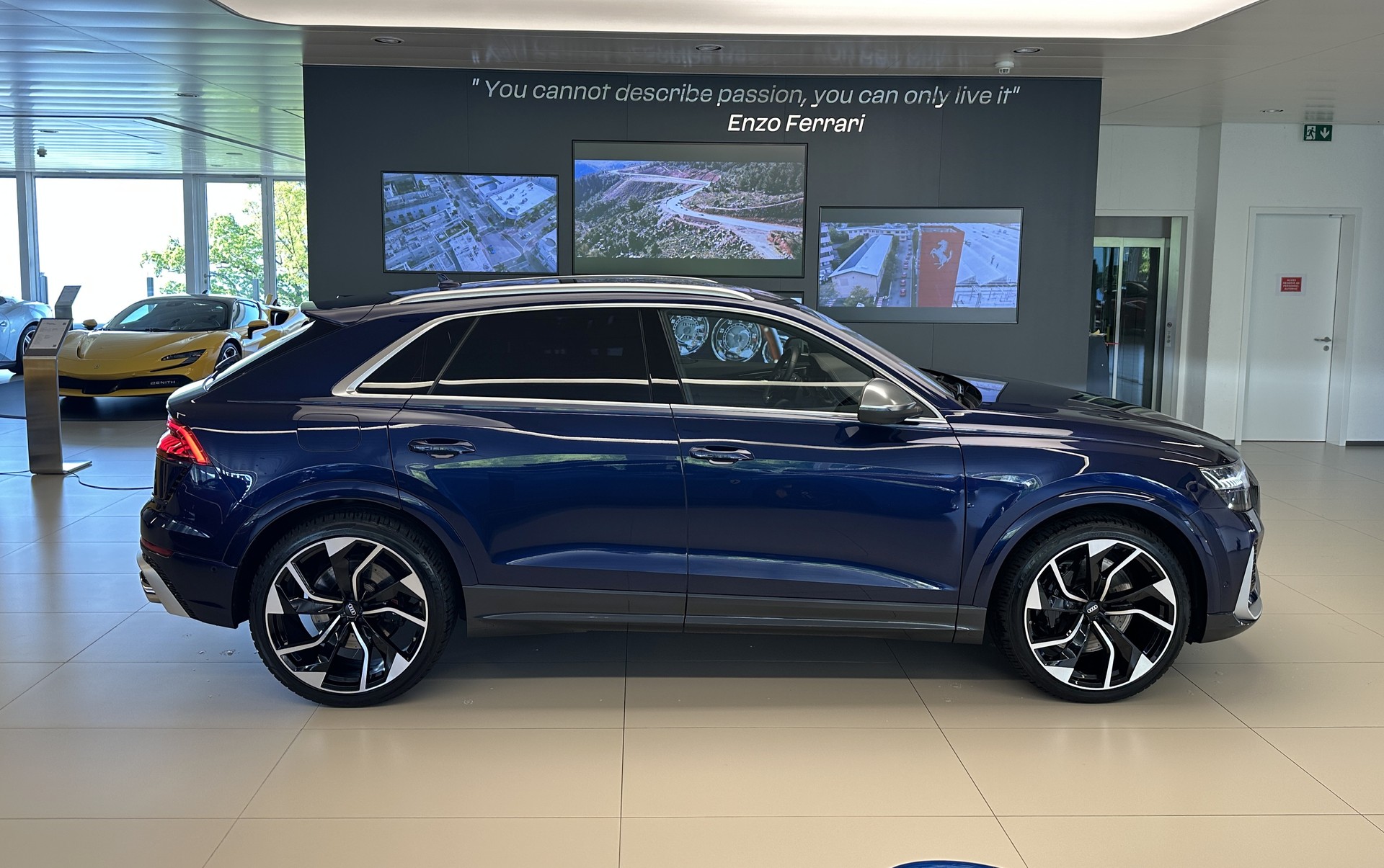 AUDI RSQ8 quattro tiptronic-image-3