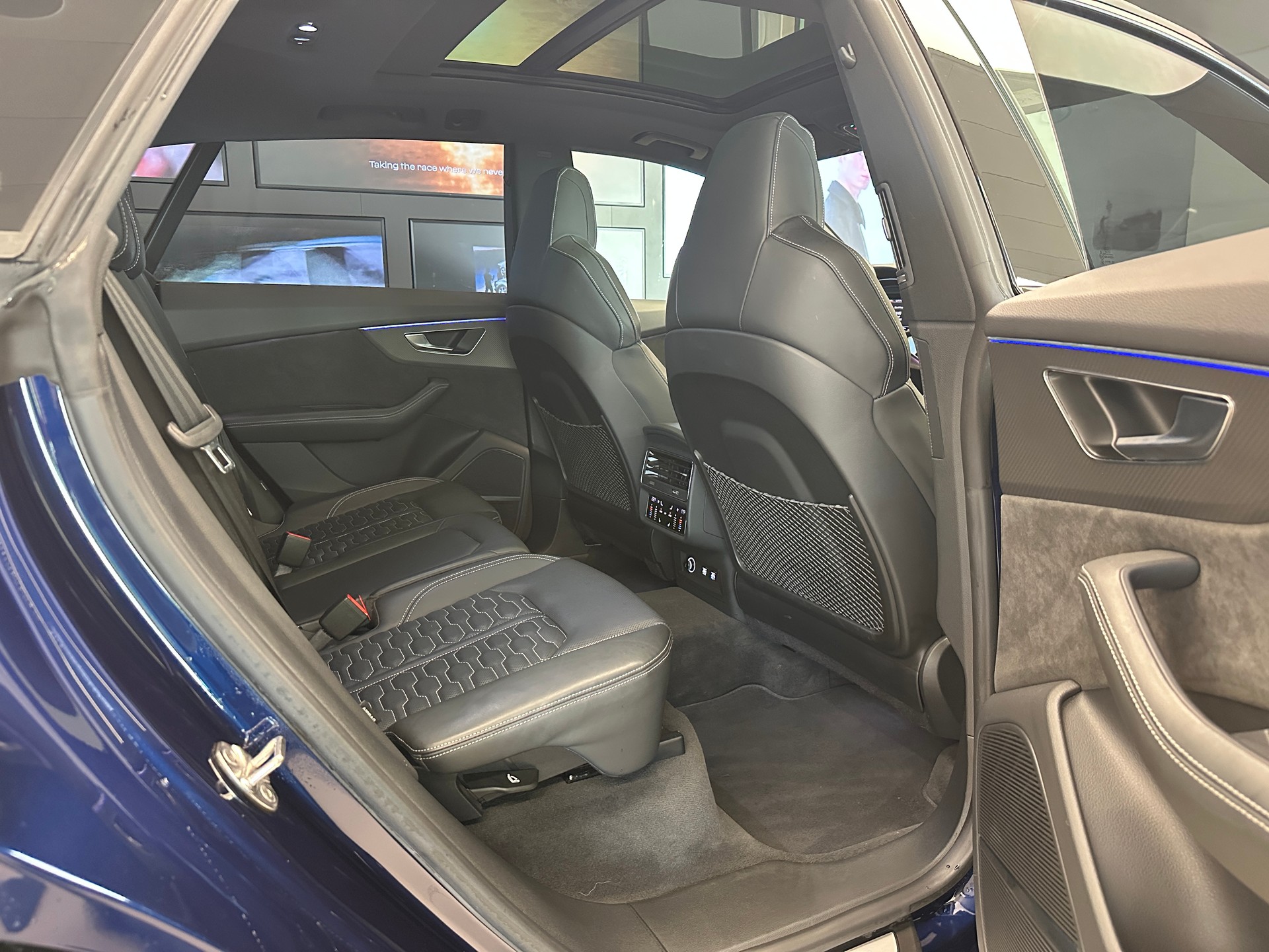 AUDI RSQ8 quattro tiptronic-image-10
