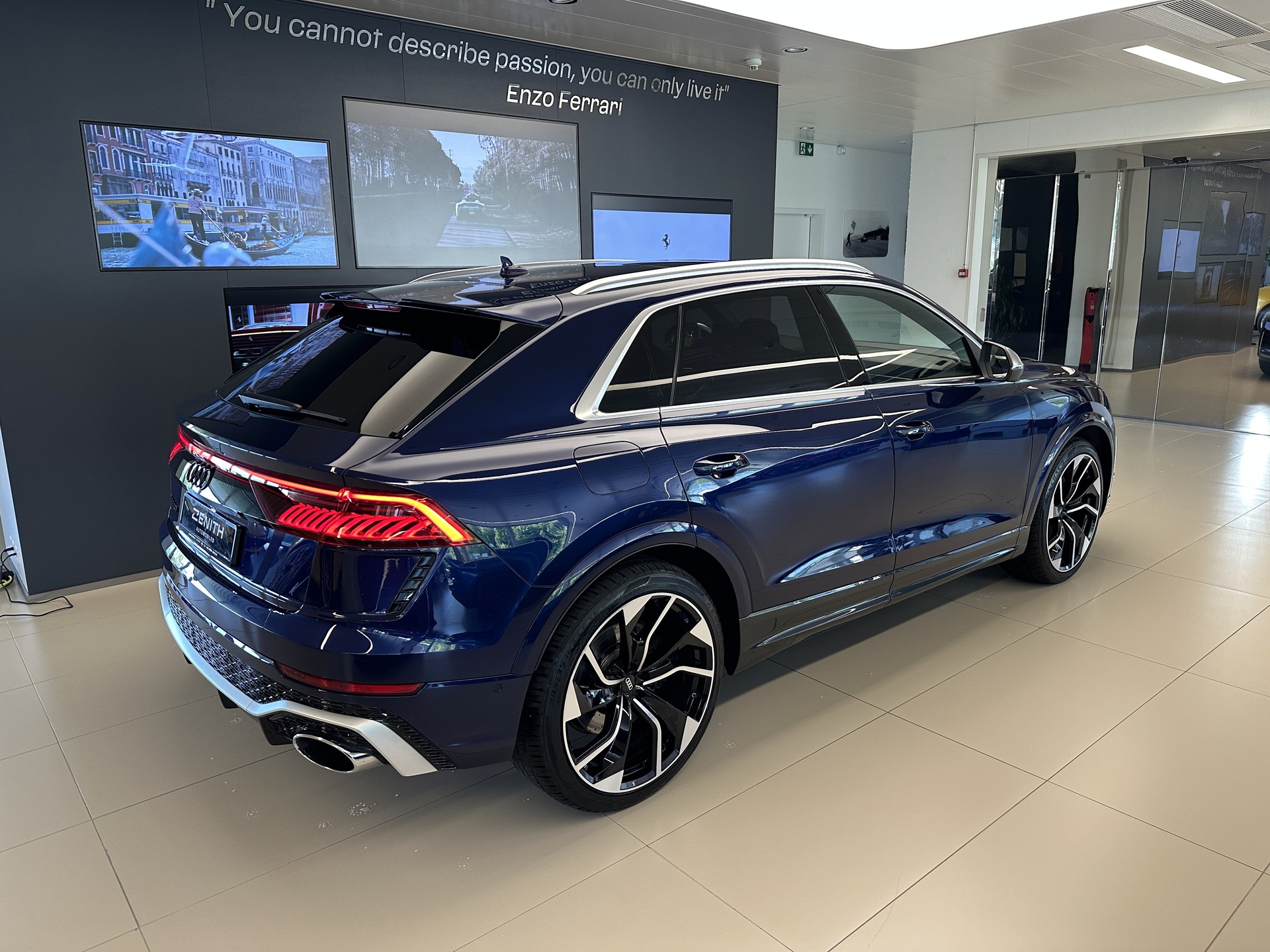 AUDI RSQ8 quattro tiptronic-image-4