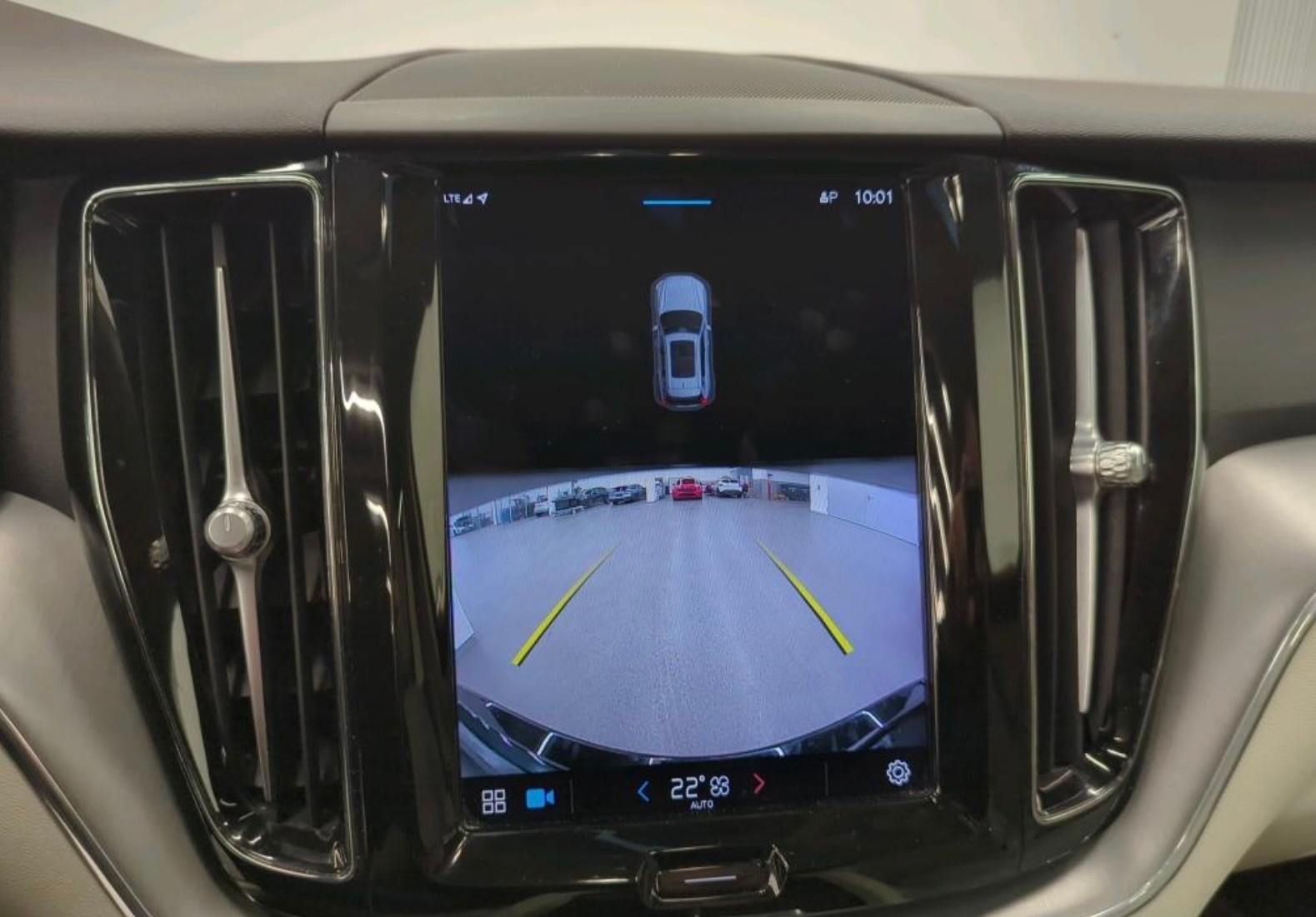 VOLVO XC60 B4 Diesel Mild Hybrid AWD Core Geartronic-image-13