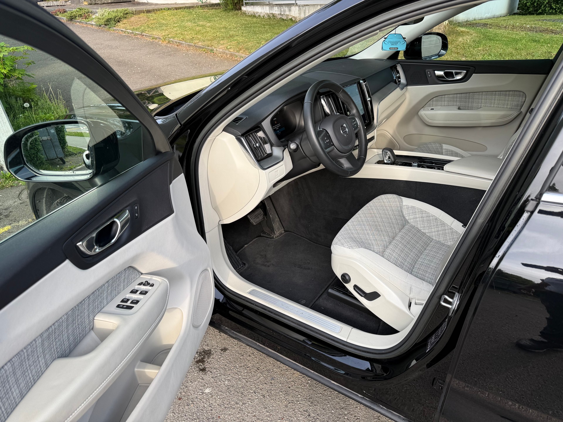 VOLVO XC60 B4 Diesel Mild Hybrid AWD Core Geartronic-image-7