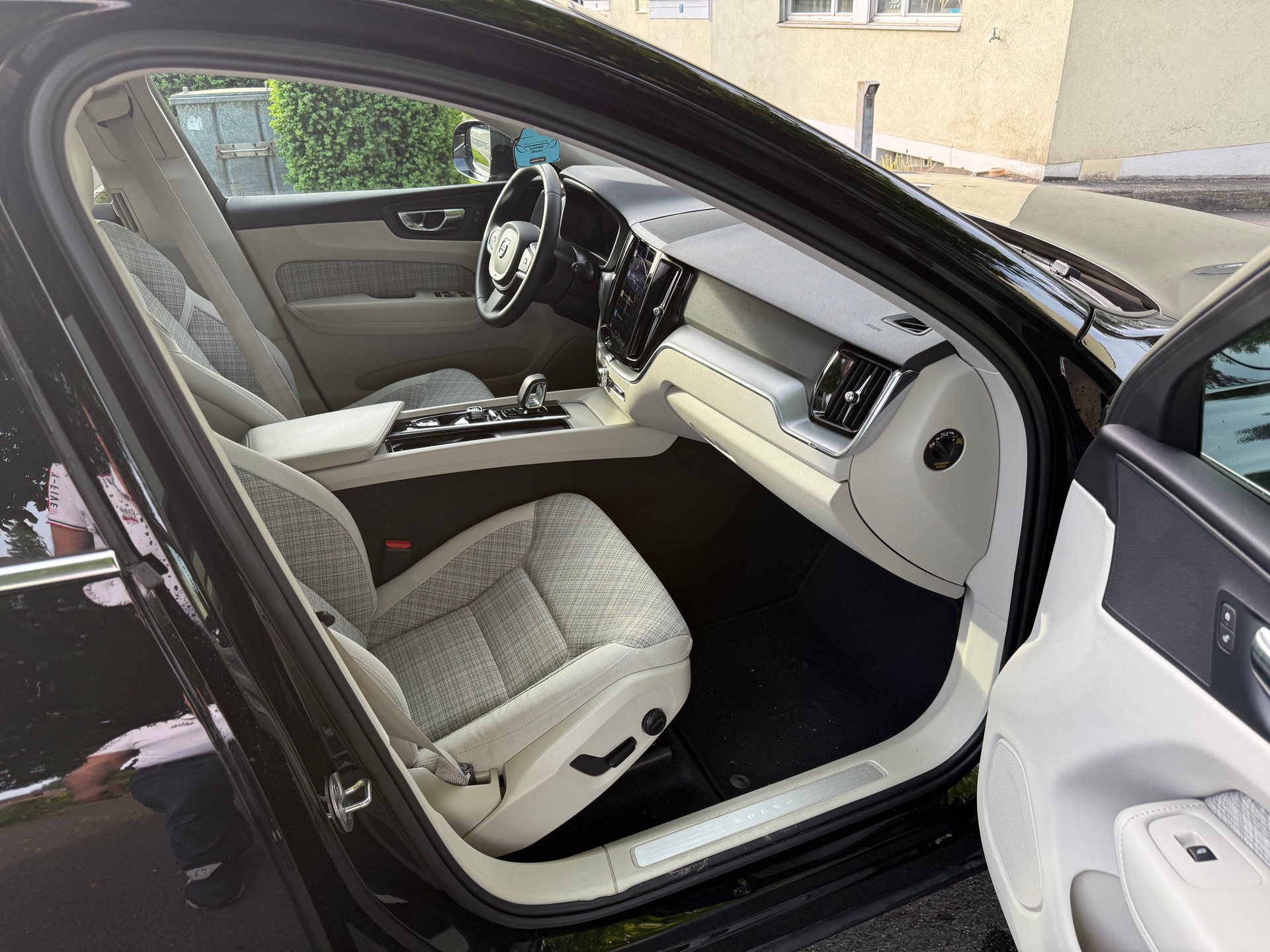 VOLVO XC60 B4 Diesel Mild Hybrid AWD Core Geartronic-image-8