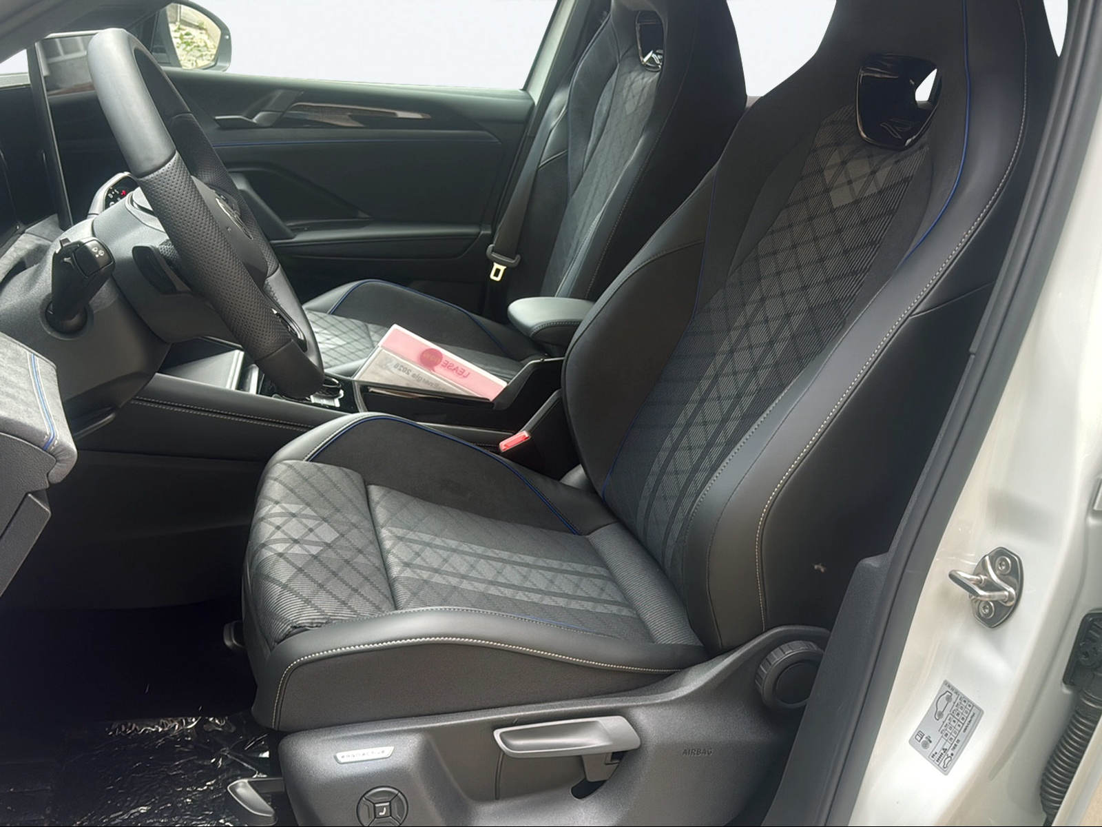VW Tiguan 2.0 TSI DSG R-Line United 4Motion-image-9