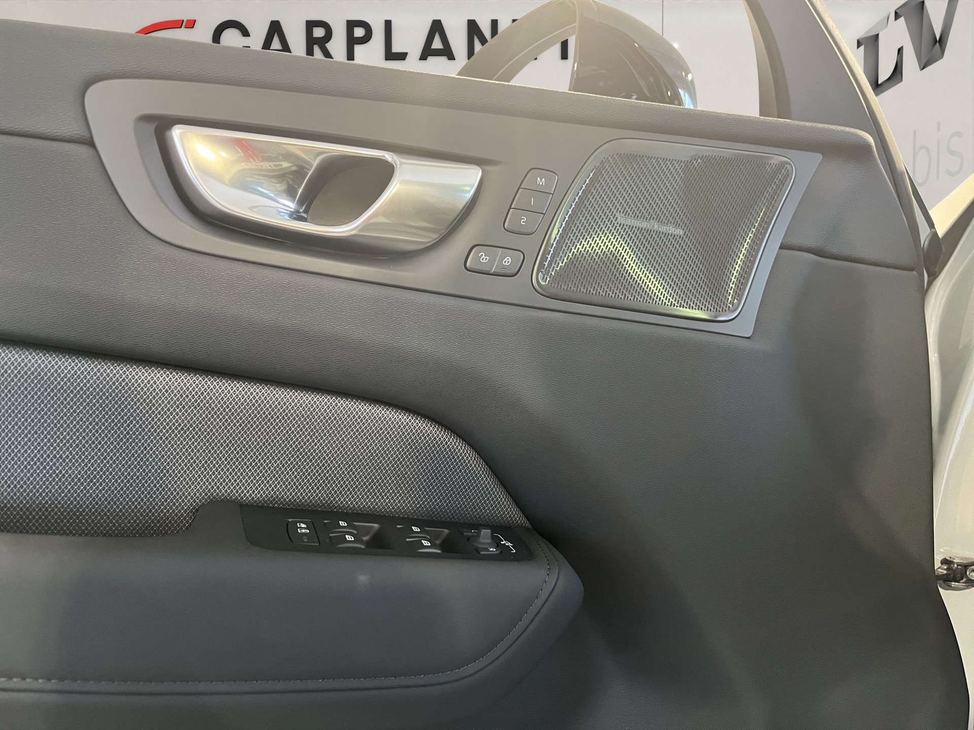VOLVO XC60 2.0 T6 TE Black Edition eAWD-image-13