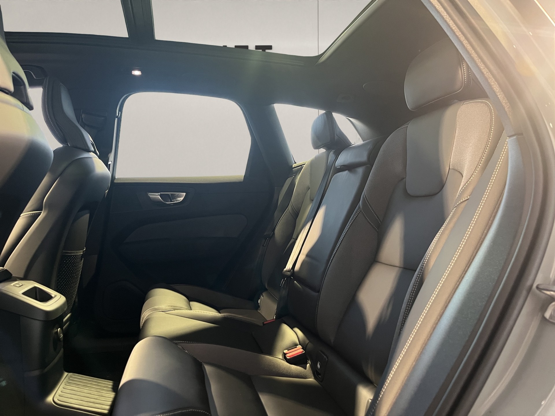 VOLVO XC60 2.0 T6 TE Black Edition eAWD-image-7