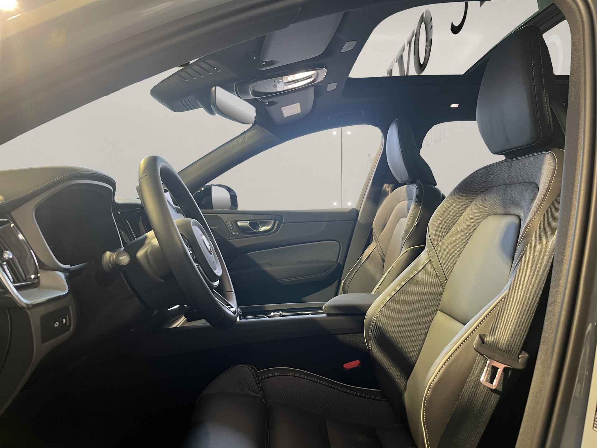 VOLVO XC60 2.0 T6 TE Black Edition eAWD-image-6