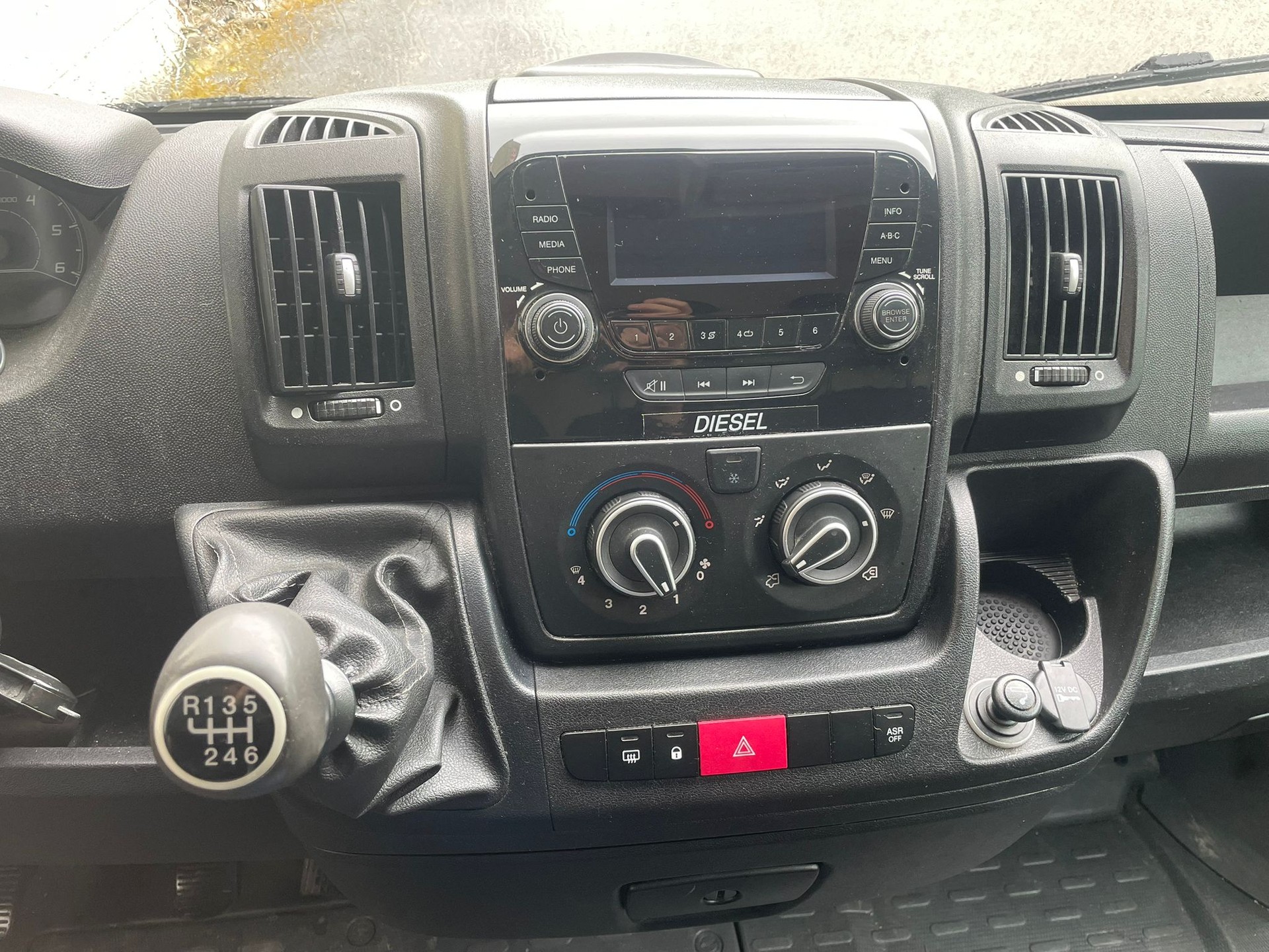 CITROEN Jumper 30 2.0 BlueHDi 130 Confort L2H2-image-10