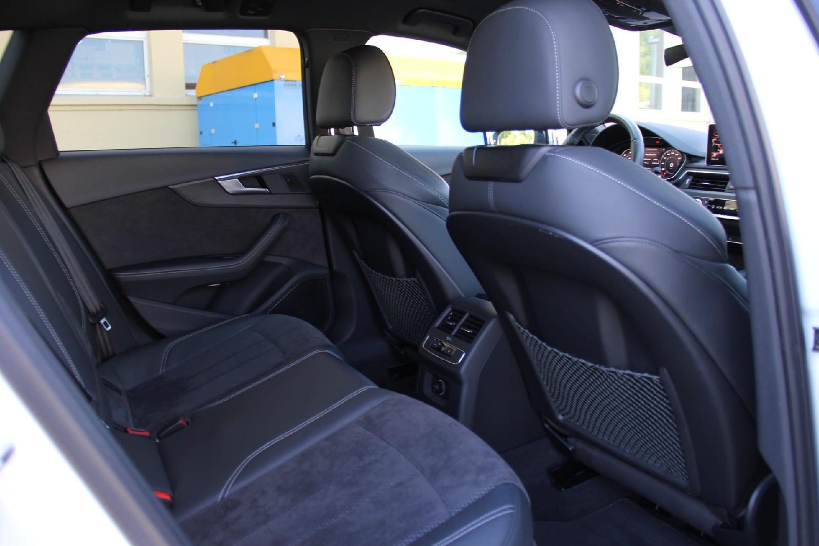 AUDI A4 Avant 40 TDI Sport quattro S-tronic-image-11