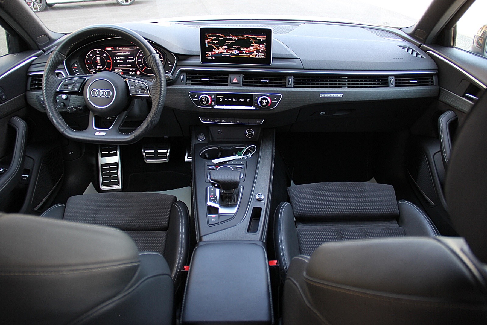 AUDI A4 Avant 40 TDI Sport quattro S-tronic-image-10