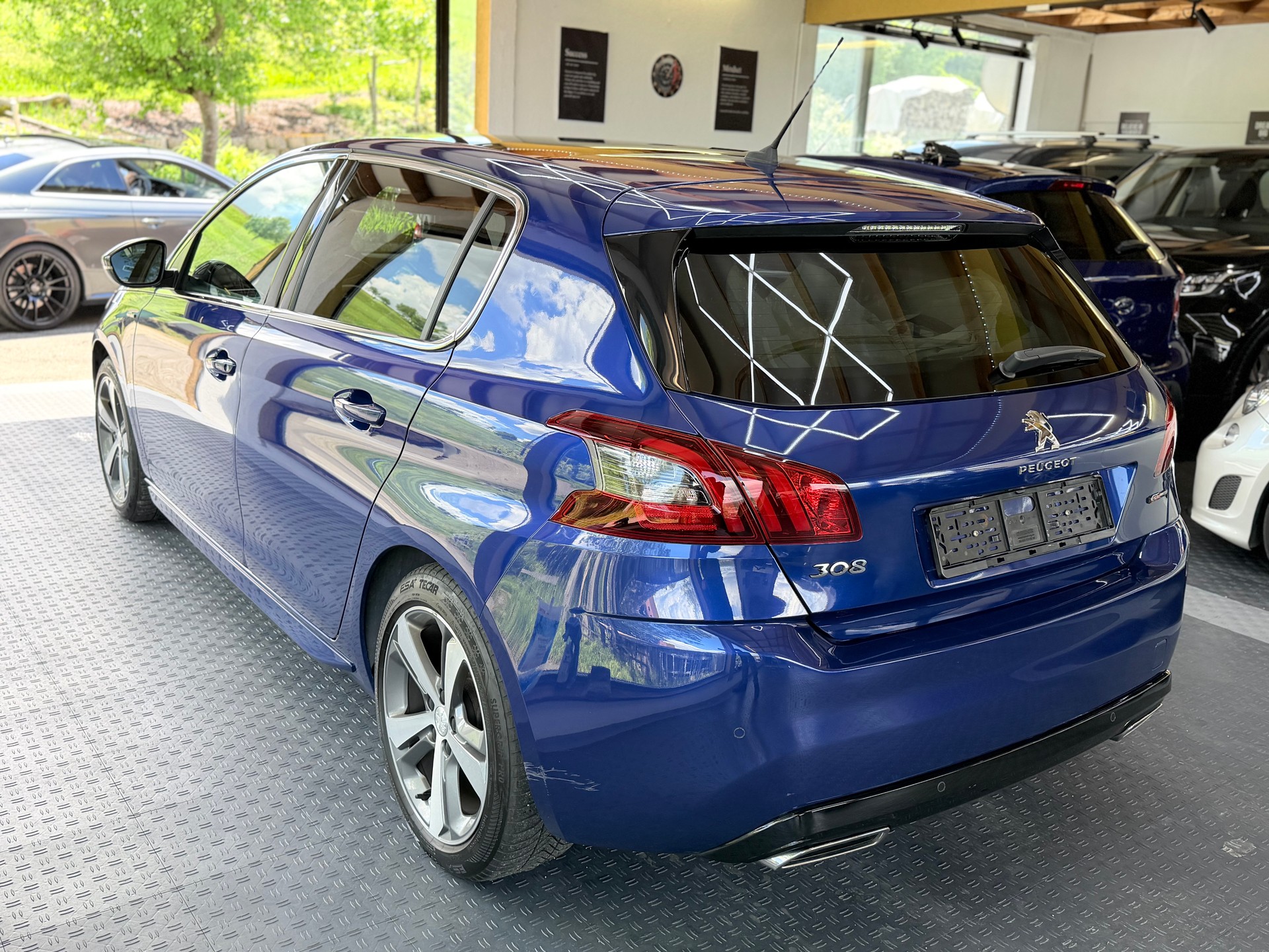 PEUGEOT 308 1.2 Pure Tech GT Line EAT8-image-5