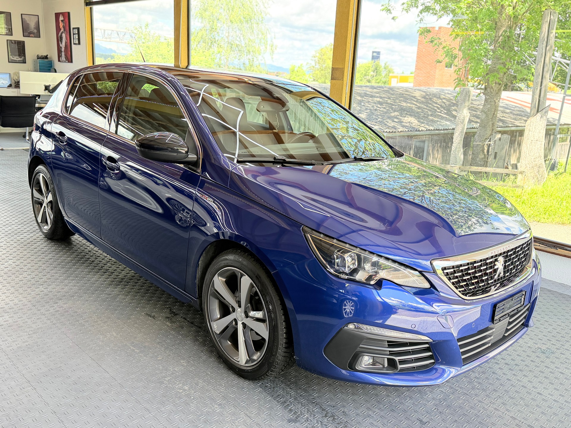 PEUGEOT 308 1.2 Pure Tech GT Line EAT8-image-2