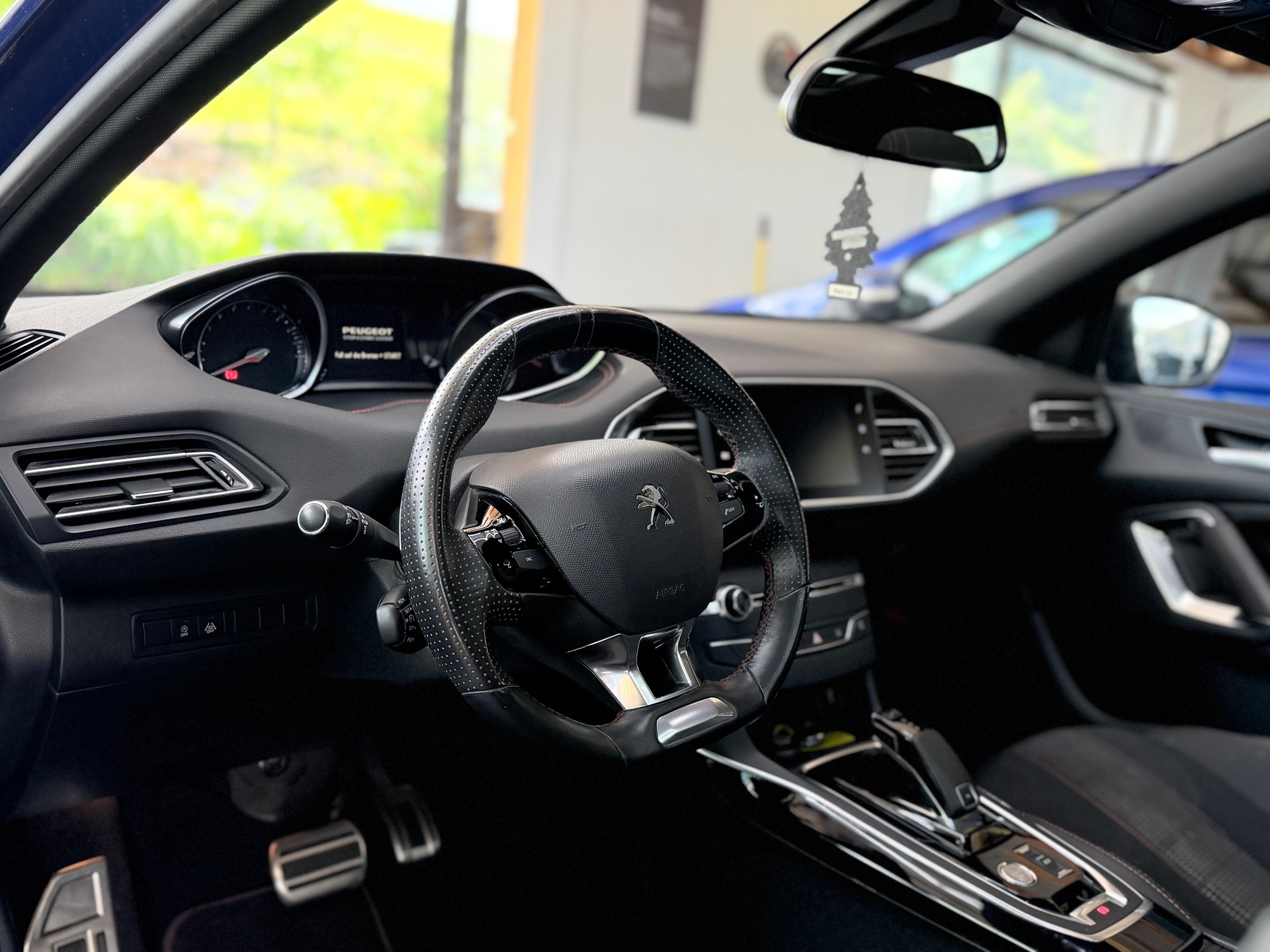PEUGEOT 308 1.2 Pure Tech GT Line EAT8-image-6