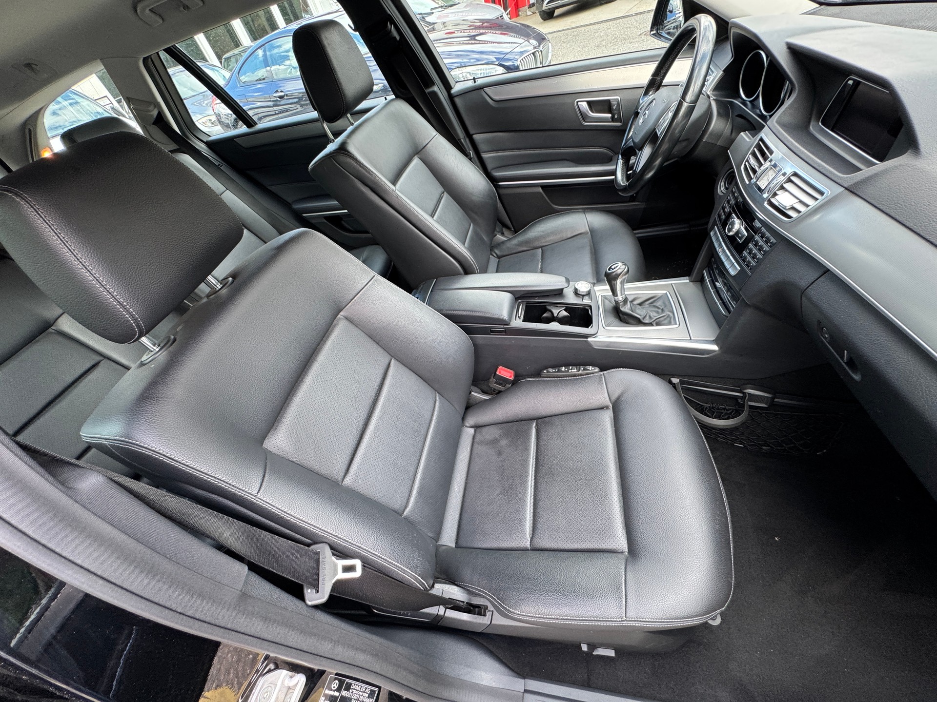 MERCEDES-BENZ E 220 BlueTEC-image-7