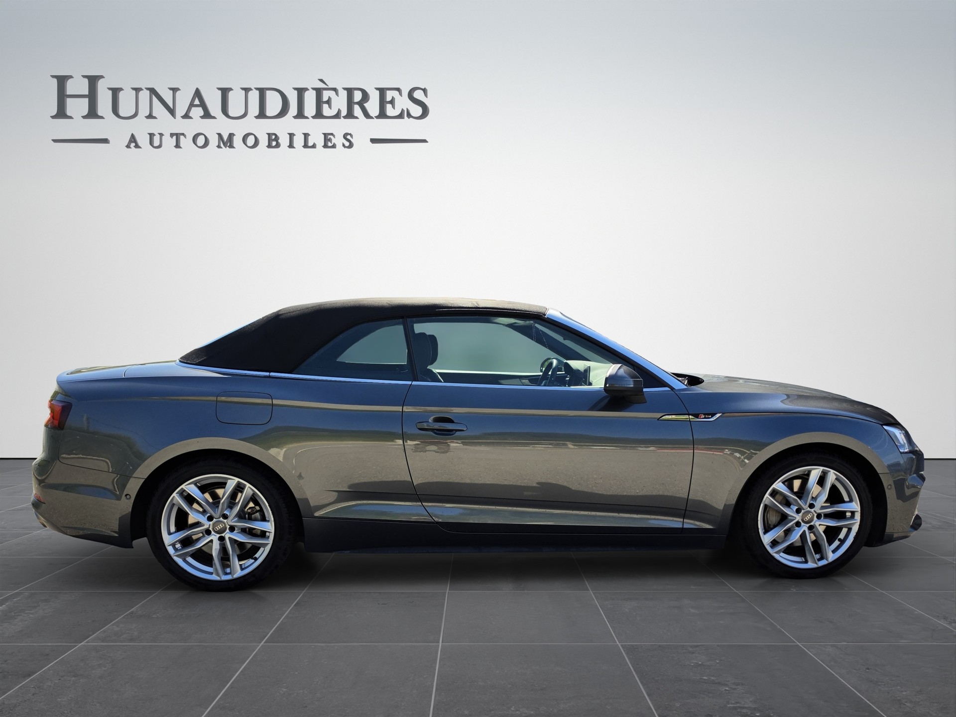 AUDI A5 Cabriolet 2.0 TFSI Sport quattro S-tronic-image-11