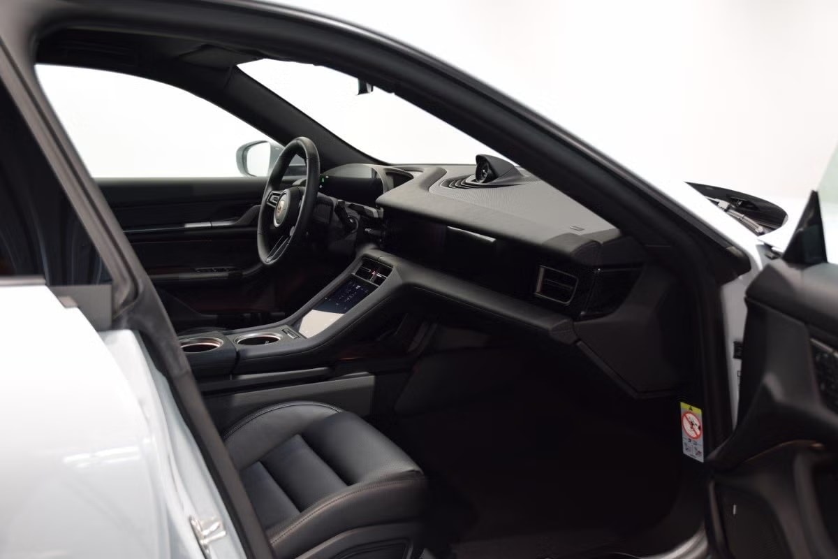 PORSCHE Taycan Sport Turismo 104kWh-image-6