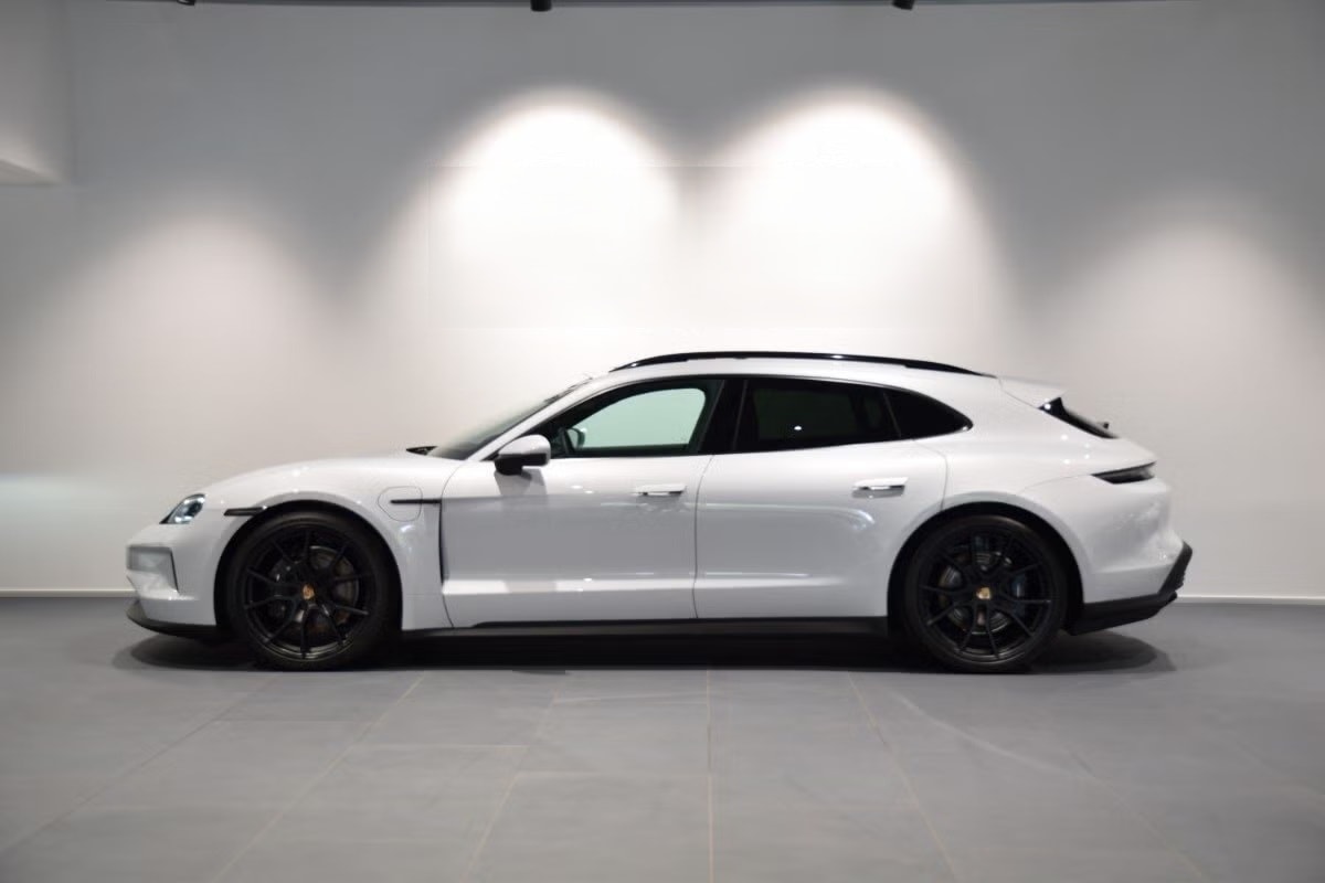 PORSCHE Taycan Sport Turismo 104kWh-image-1