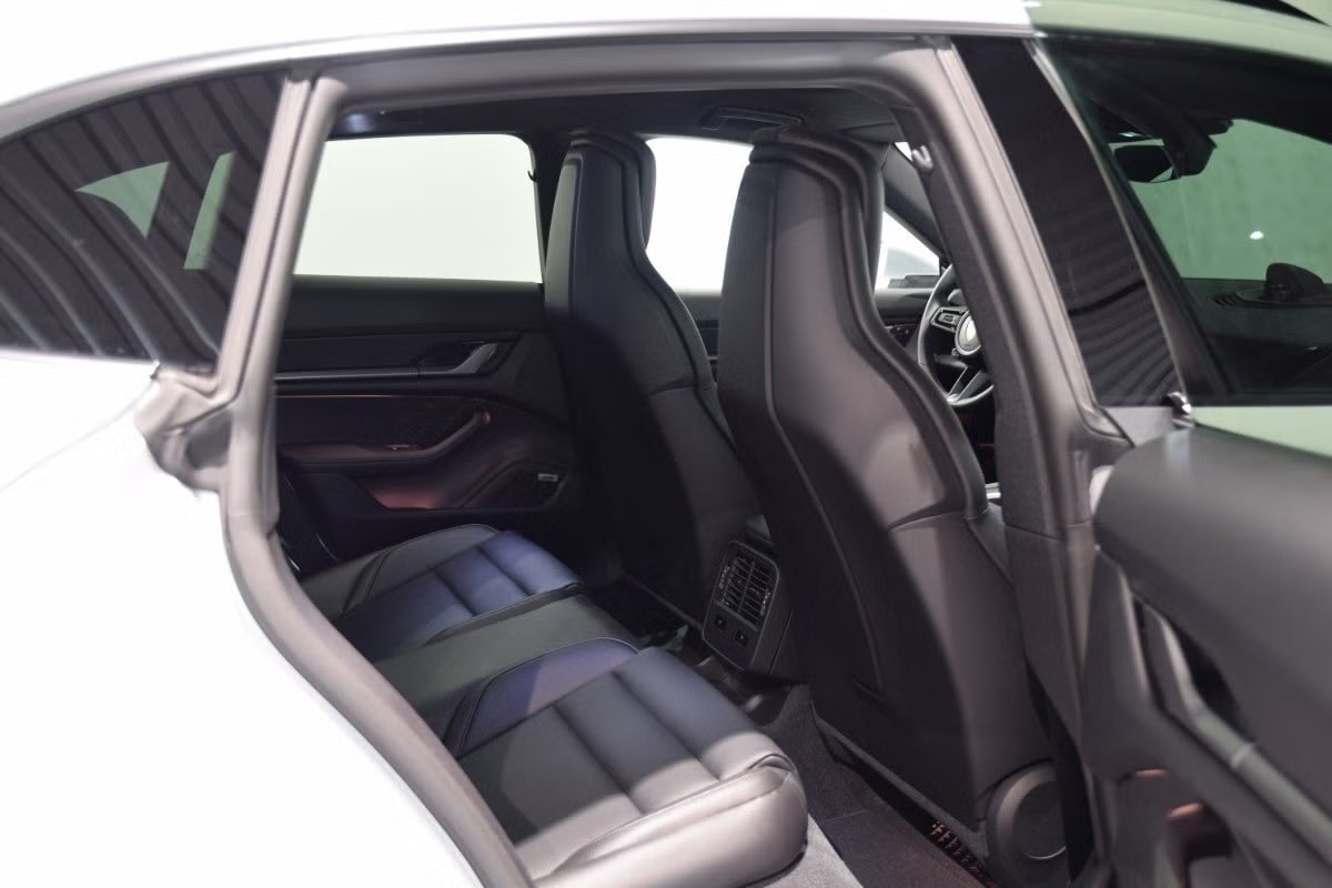 PORSCHE Taycan Sport Turismo 104kWh-image-8