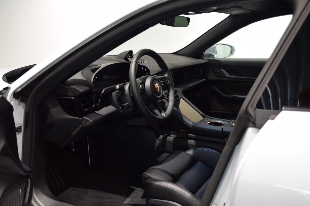 PORSCHE Taycan Sport Turismo 104kWh-image-4