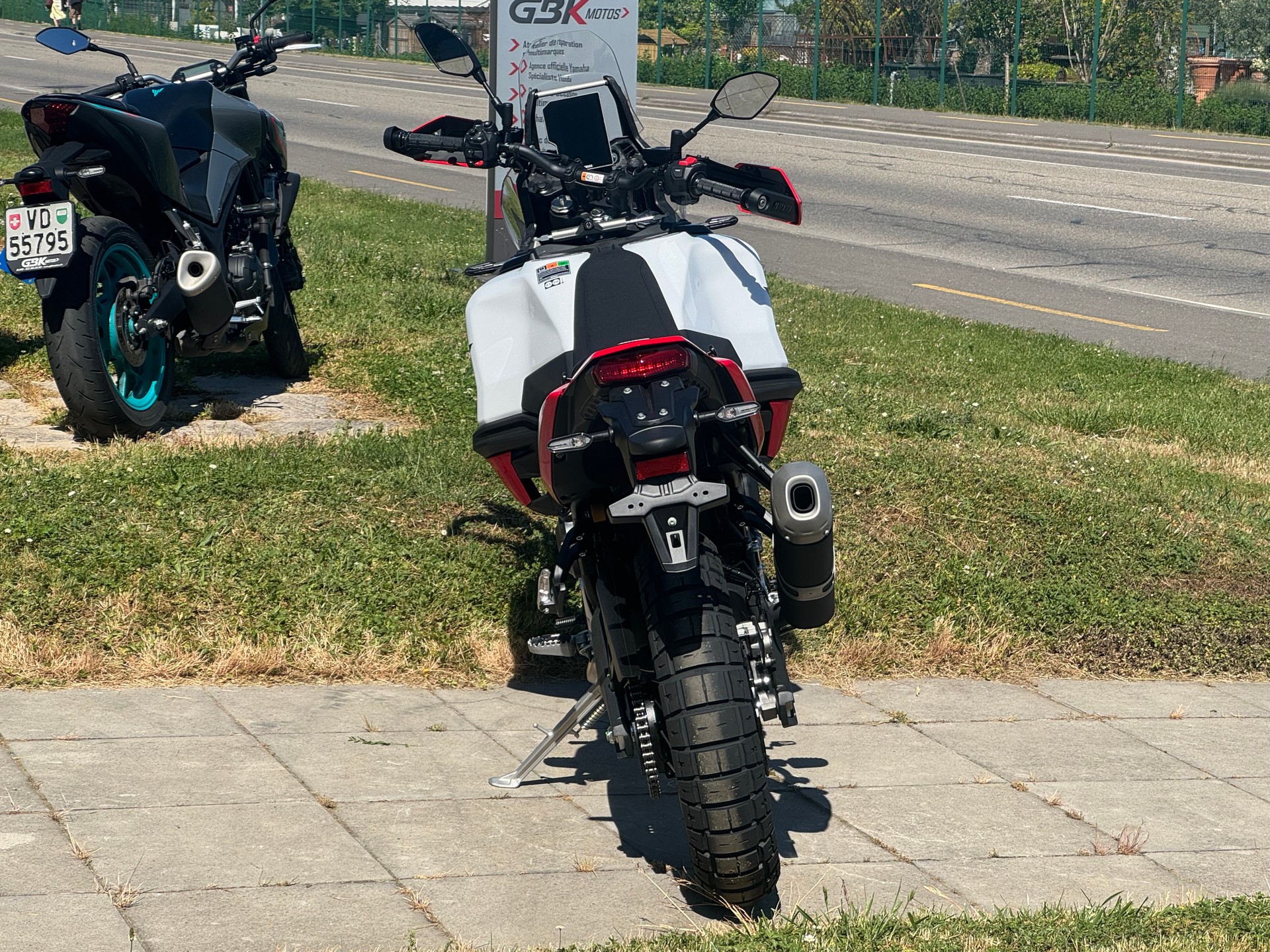 YAMAHA Tenere 700 World Raid-showroom-element-2