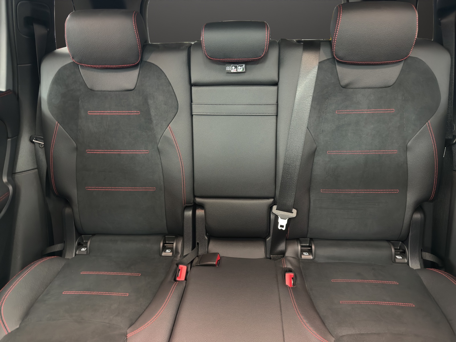 MERCEDES-BENZ GLB AMG 35 4M 8G-Tronic-image-14