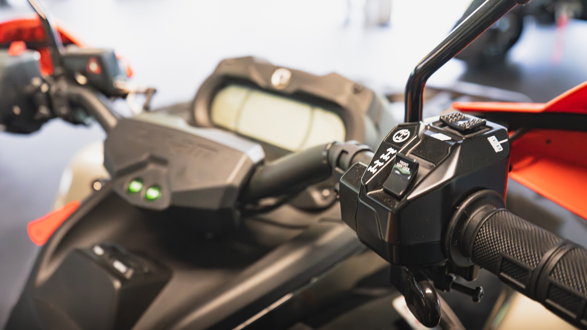 CAN-AM X XC 1000 T ABS-image-8