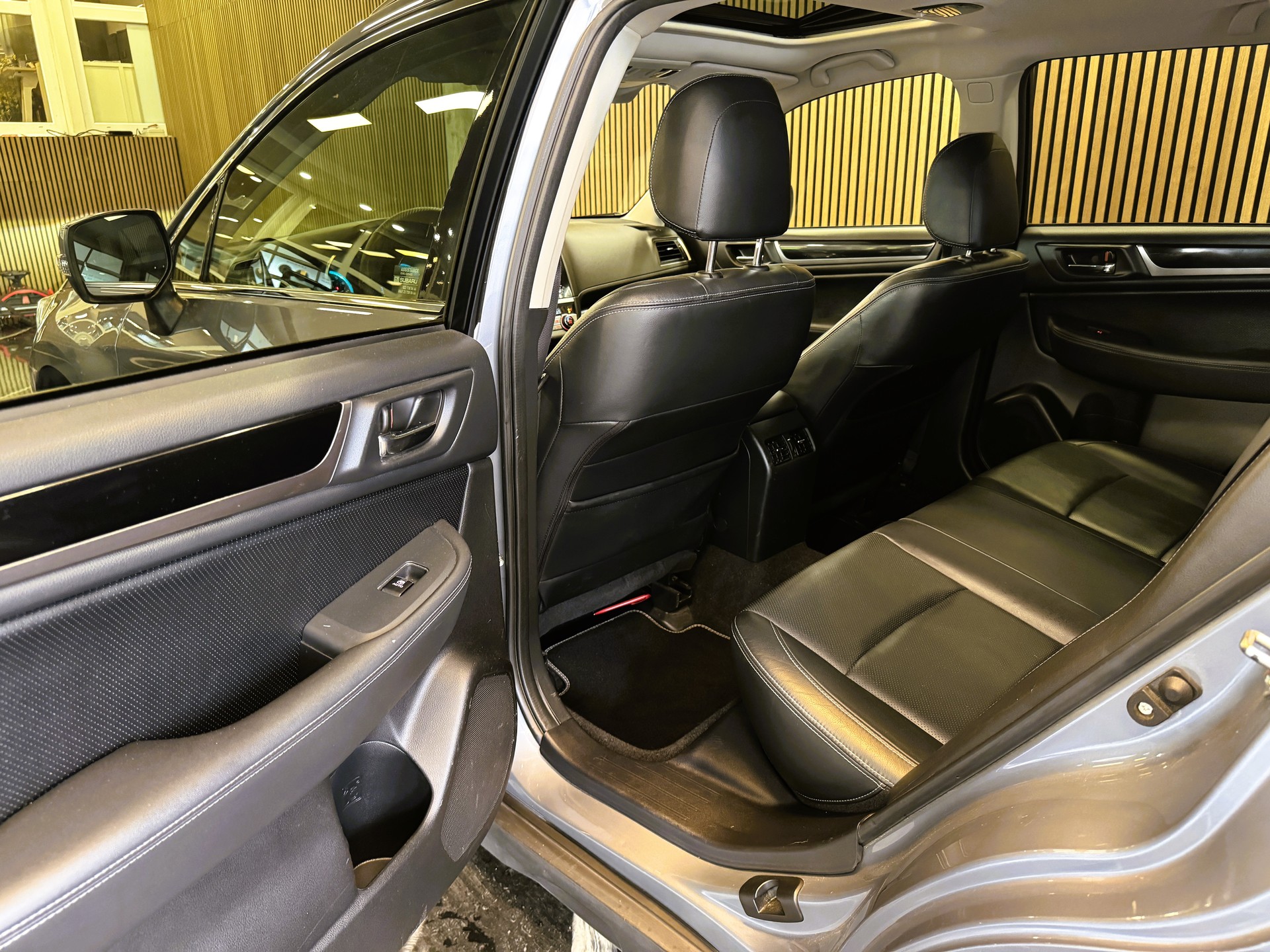 SUBARU Outback 2.5i Luxury AWD Lineartronic-image-17