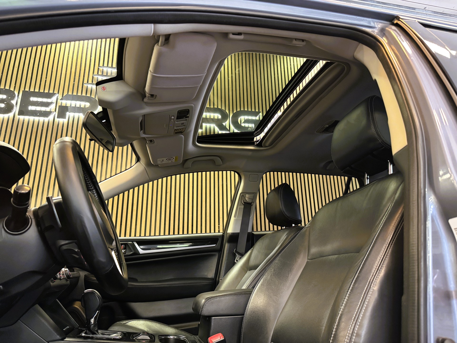 SUBARU Outback 2.5i Luxury AWD Lineartronic-image-9