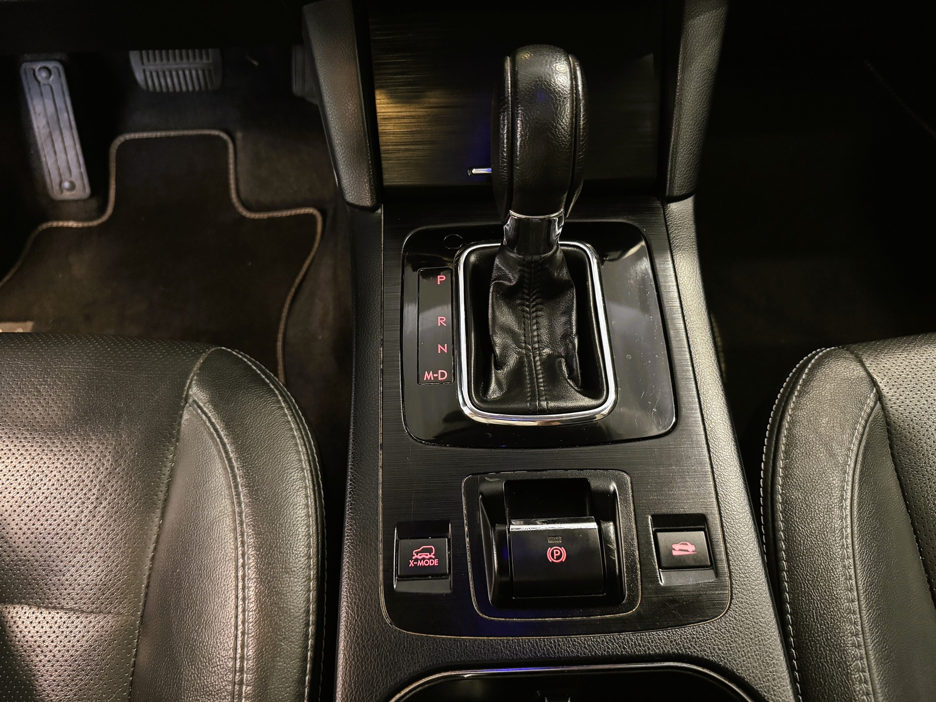 SUBARU Outback 2.5i Luxury AWD Lineartronic-image-12